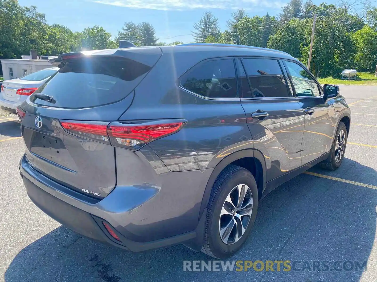 4 Photograph of a damaged car 5TDGZRBH3MS072082 TOYOTA HIGHLANDER 2021