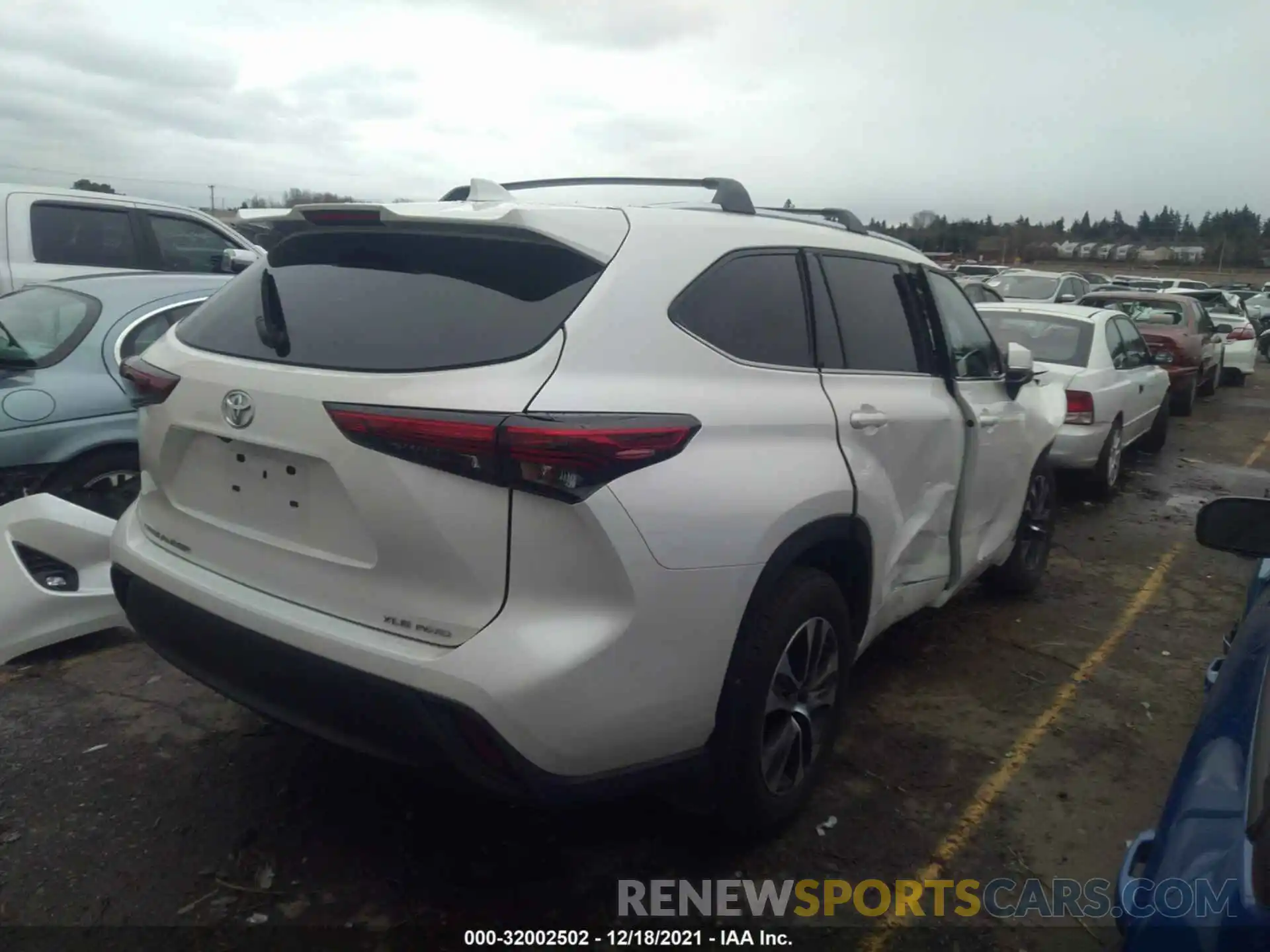 4 Photograph of a damaged car 5TDGZRBH3MS120552 TOYOTA HIGHLANDER 2021