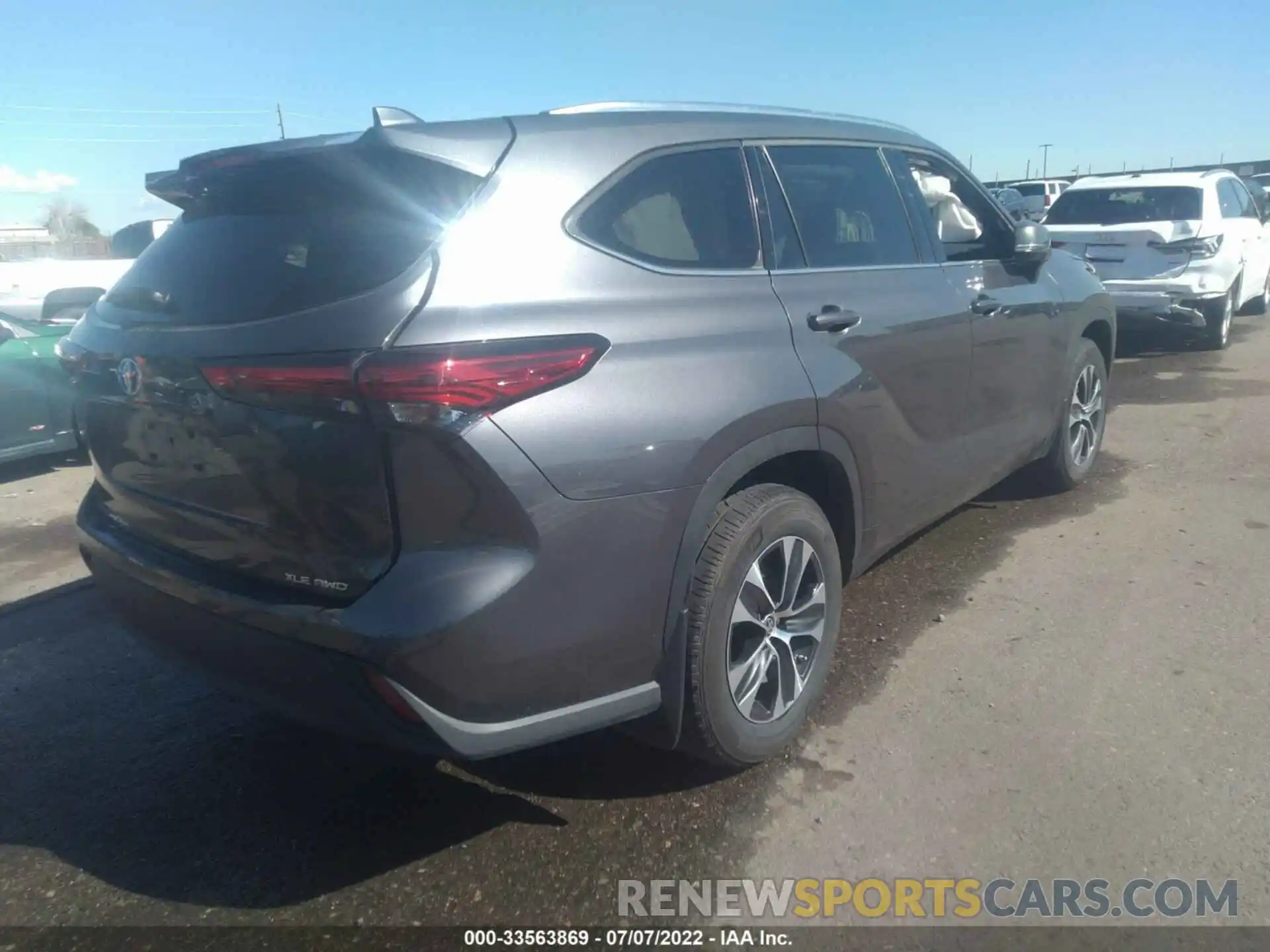 4 Photograph of a damaged car 5TDGZRBH3MS128070 TOYOTA HIGHLANDER 2021