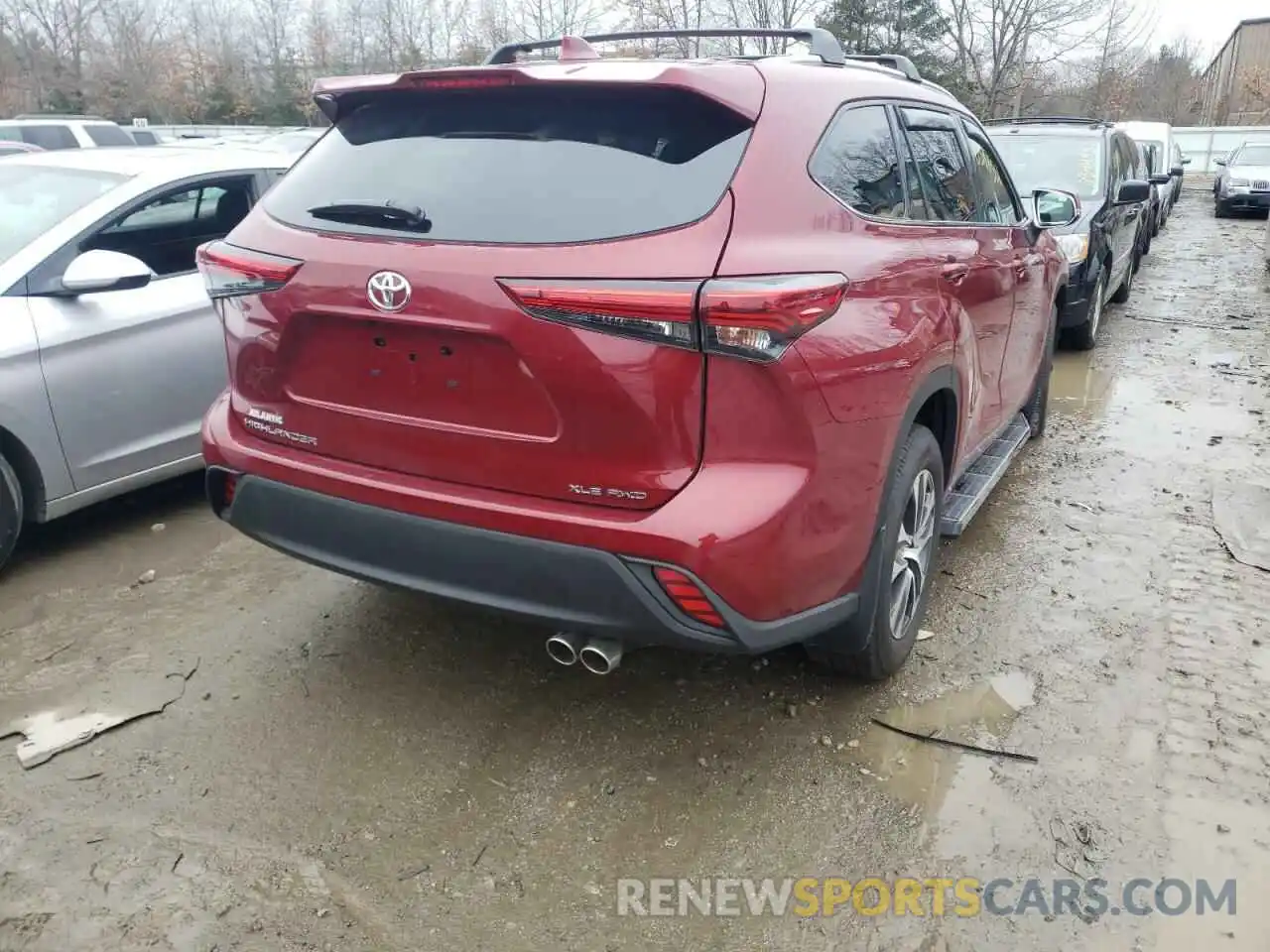 4 Photograph of a damaged car 5TDGZRBH3MS527867 TOYOTA HIGHLANDER 2021