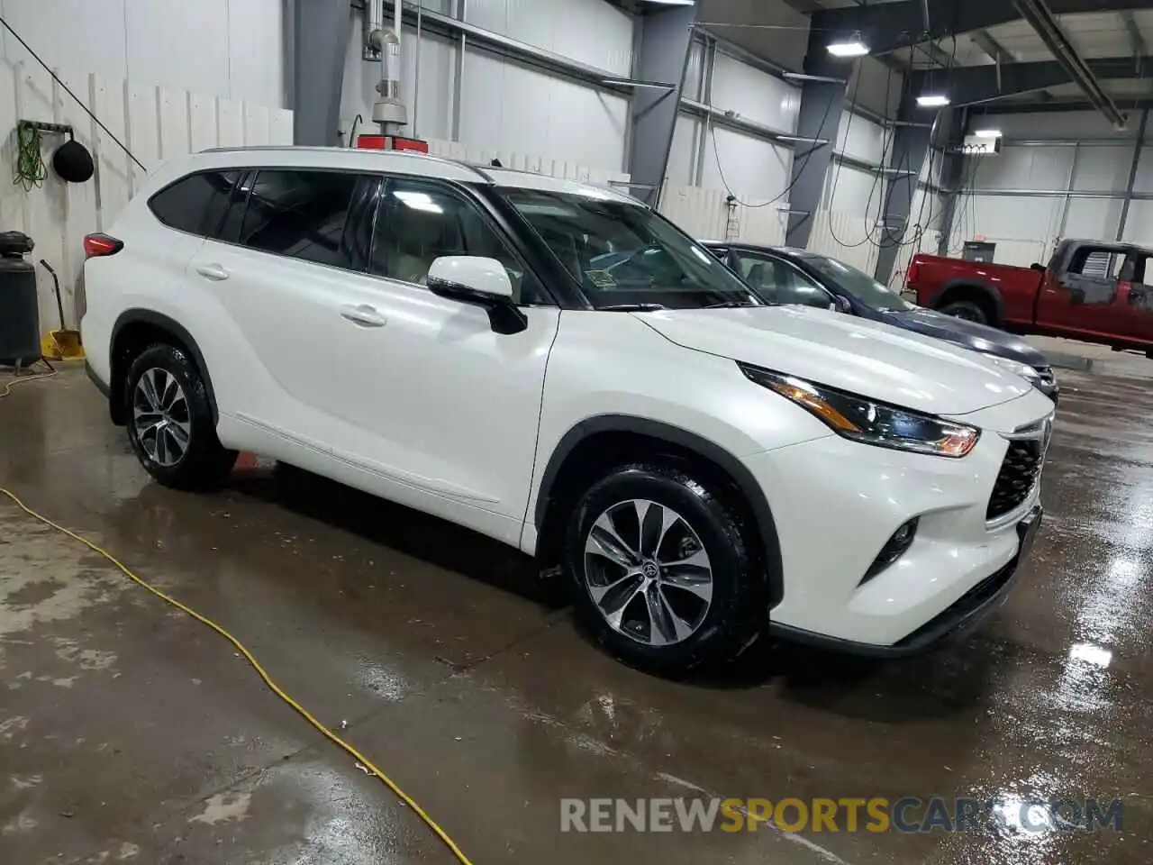 4 Photograph of a damaged car 5TDGZRBH3MS541719 TOYOTA HIGHLANDER 2021