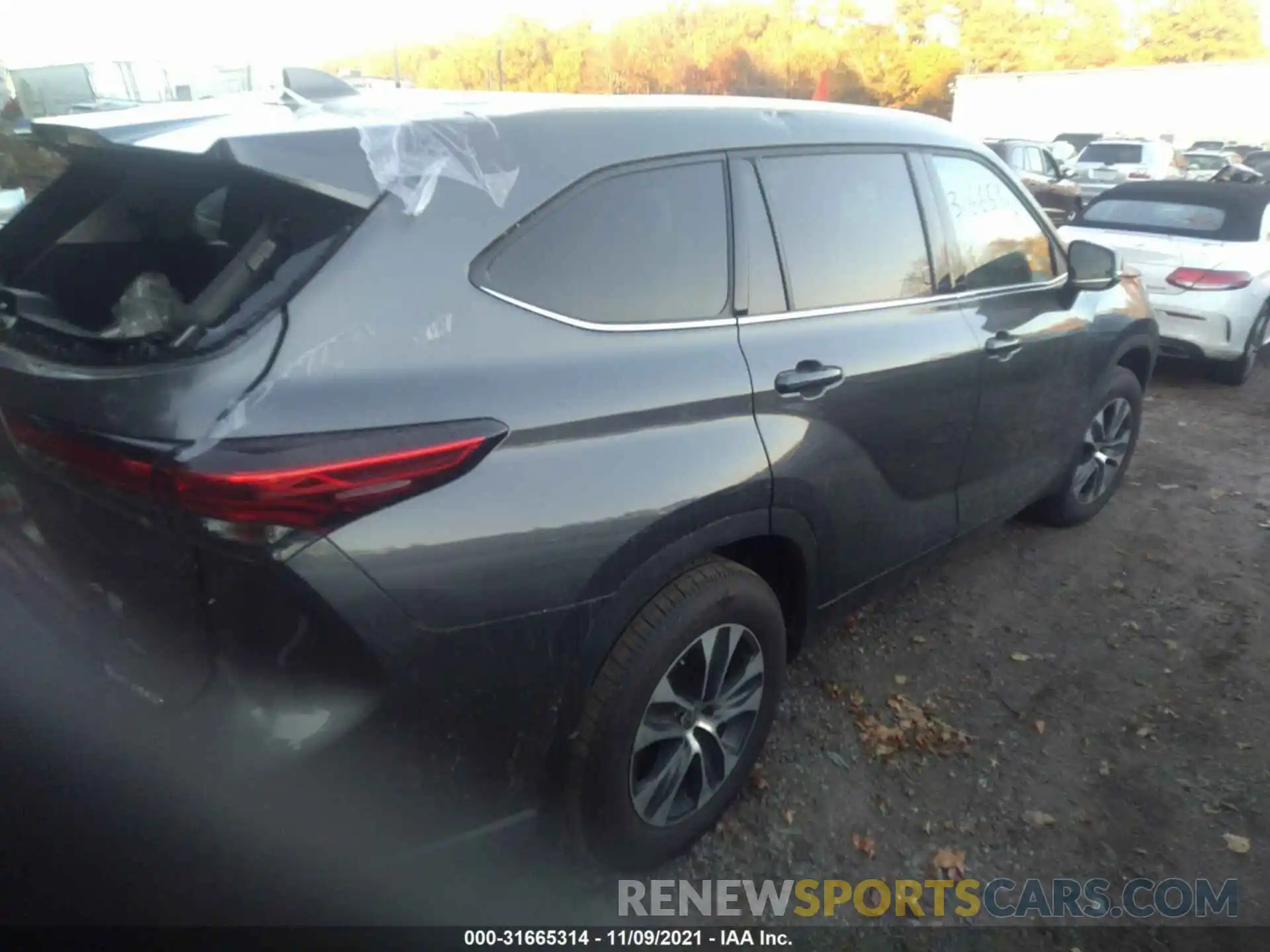 4 Photograph of a damaged car 5TDGZRBH3MS546287 TOYOTA HIGHLANDER 2021