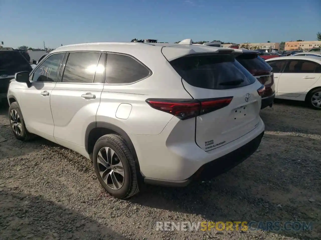 3 Photograph of a damaged car 5TDGZRBH3MS546743 TOYOTA HIGHLANDER 2021