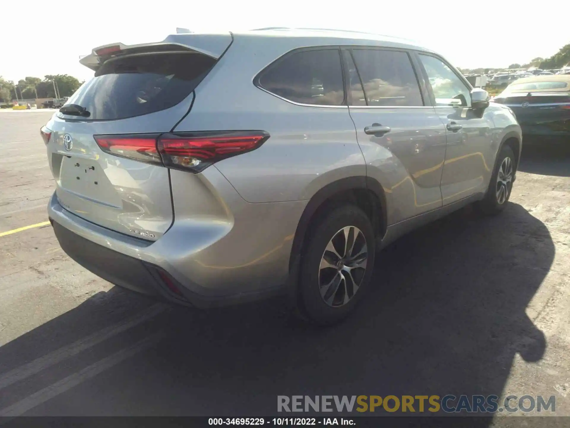 4 Photograph of a damaged car 5TDGZRBH4MS070292 TOYOTA HIGHLANDER 2021