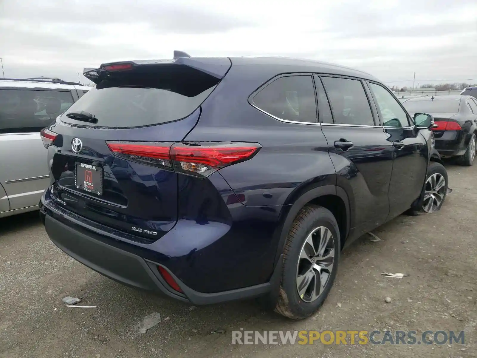 4 Photograph of a damaged car 5TDGZRBH4MS082944 TOYOTA HIGHLANDER 2021