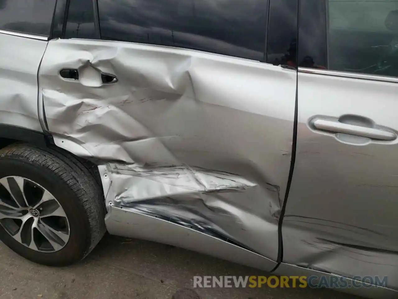 9 Photograph of a damaged car 5TDGZRBH4MS090574 TOYOTA HIGHLANDER 2021