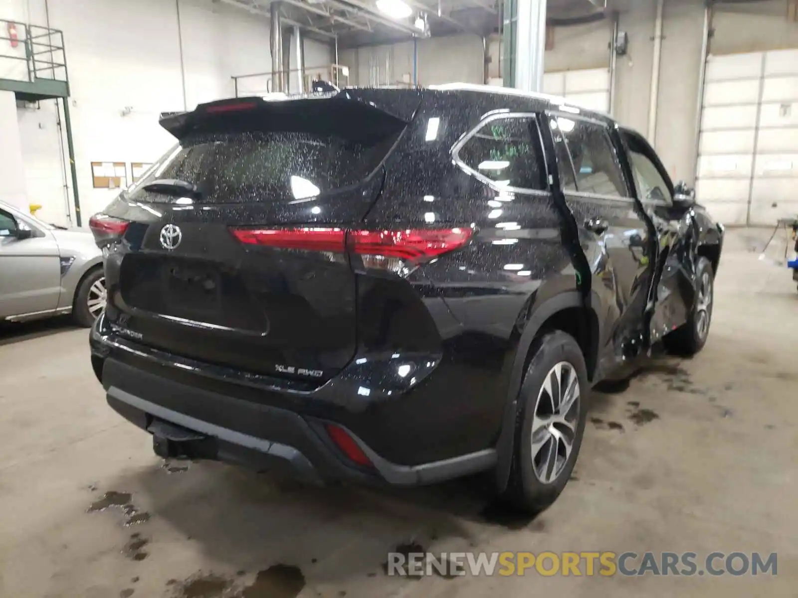 4 Photograph of a damaged car 5TDGZRBH4MS095029 TOYOTA HIGHLANDER 2021