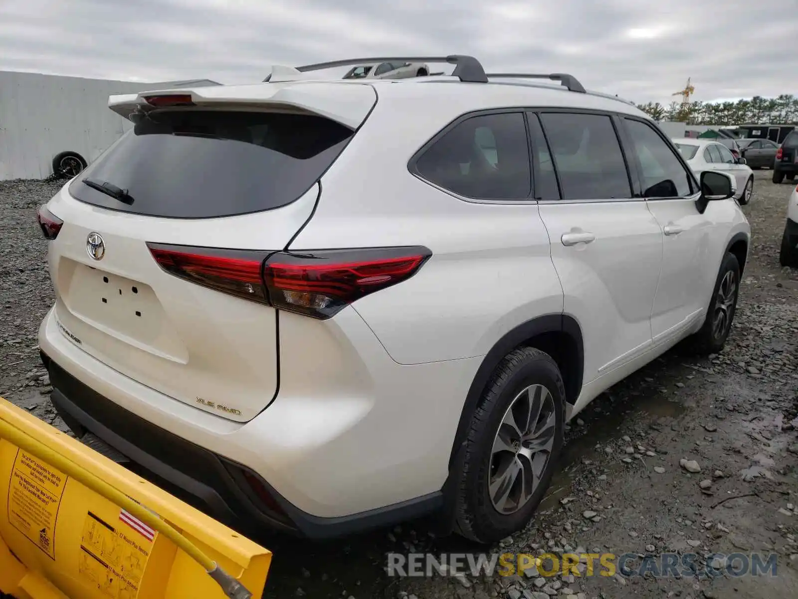 4 Photograph of a damaged car 5TDGZRBH4MS541325 TOYOTA HIGHLANDER 2021