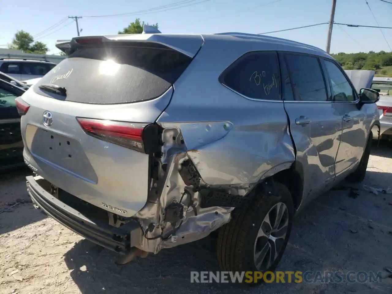 4 Photograph of a damaged car 5TDGZRBH5MS073623 TOYOTA HIGHLANDER 2021