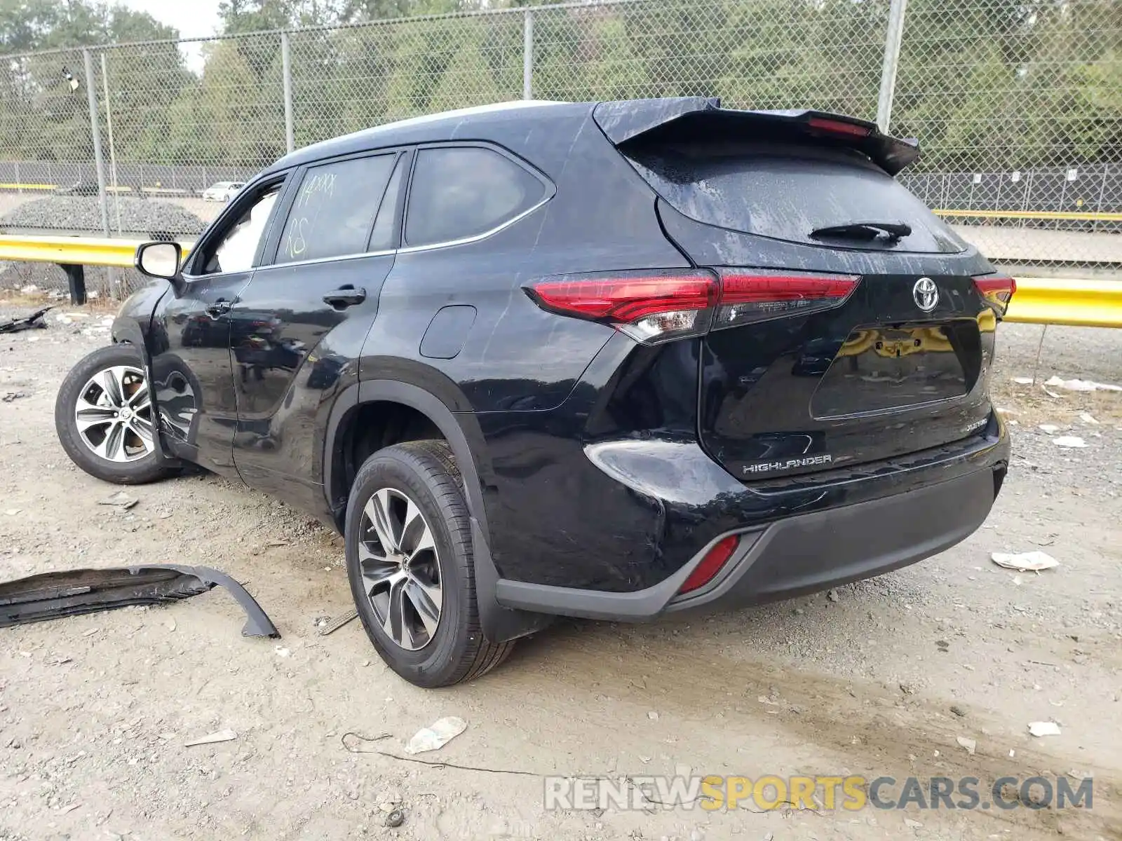 3 Photograph of a damaged car 5TDGZRBH5MS100108 TOYOTA HIGHLANDER 2021