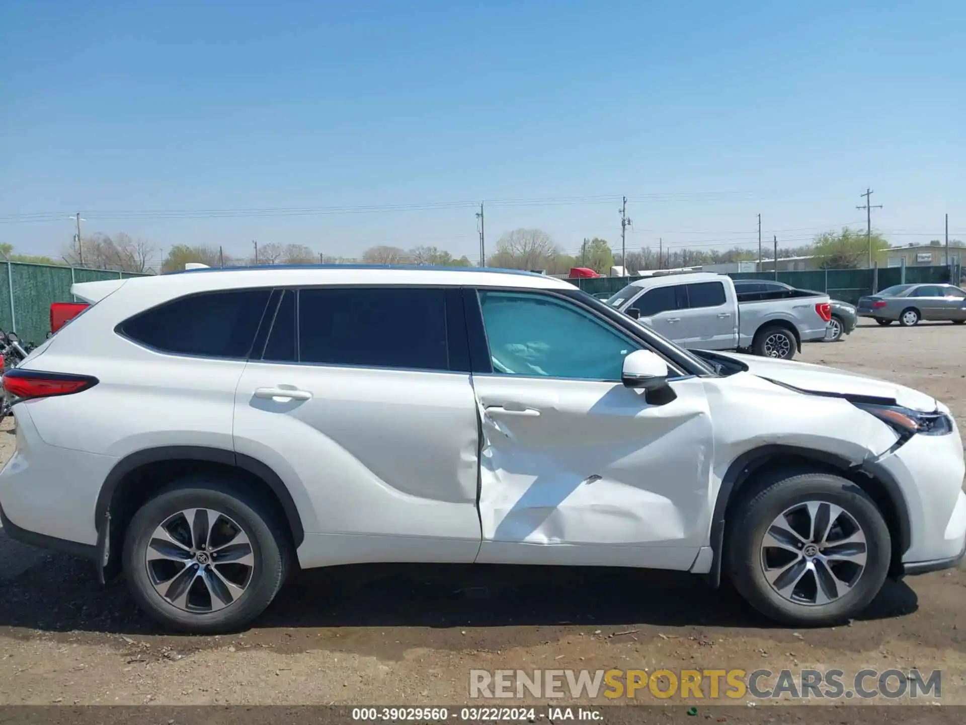 13 Photograph of a damaged car 5TDGZRBH5MS127146 TOYOTA HIGHLANDER 2021