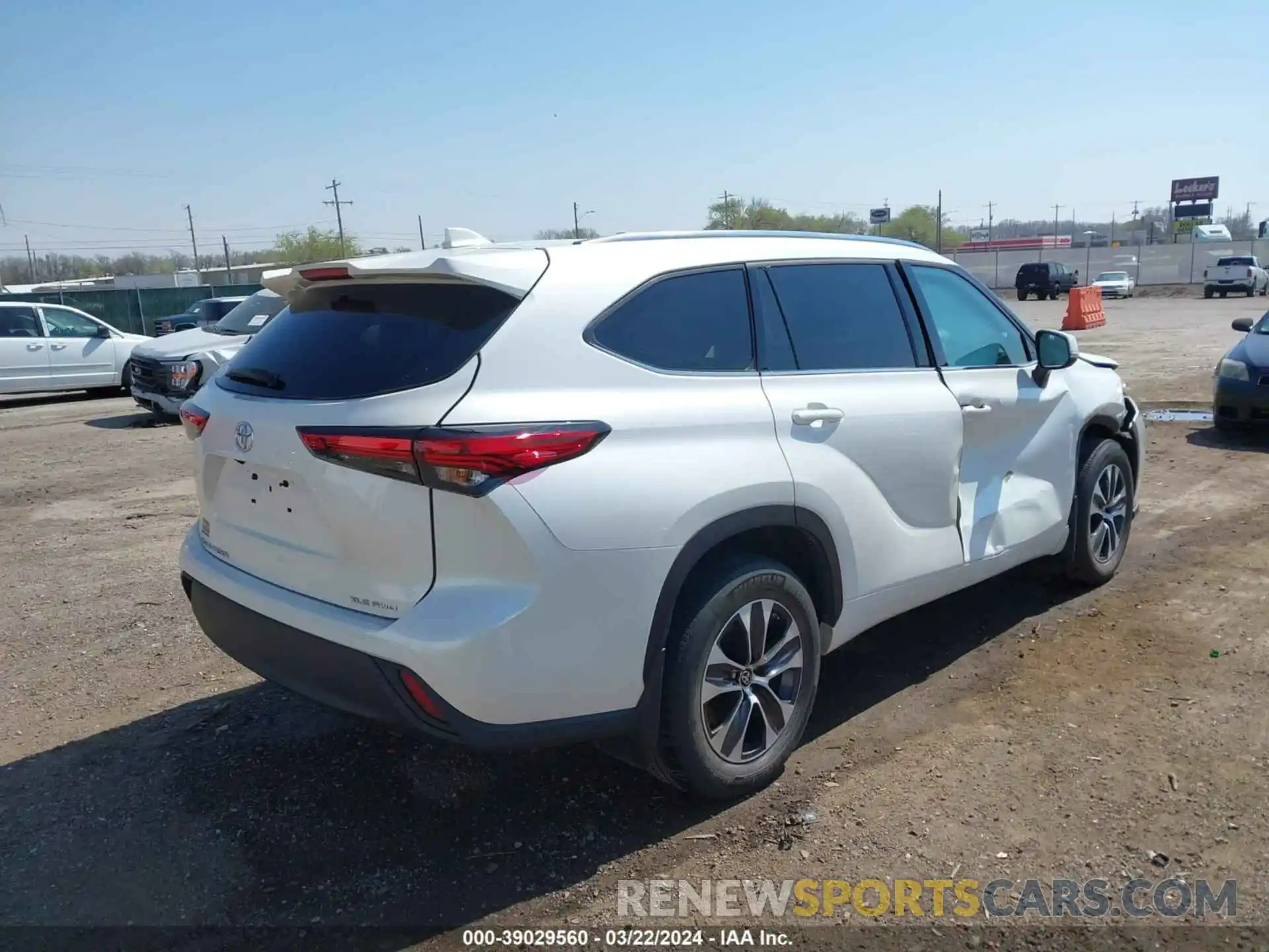 4 Photograph of a damaged car 5TDGZRBH5MS127146 TOYOTA HIGHLANDER 2021