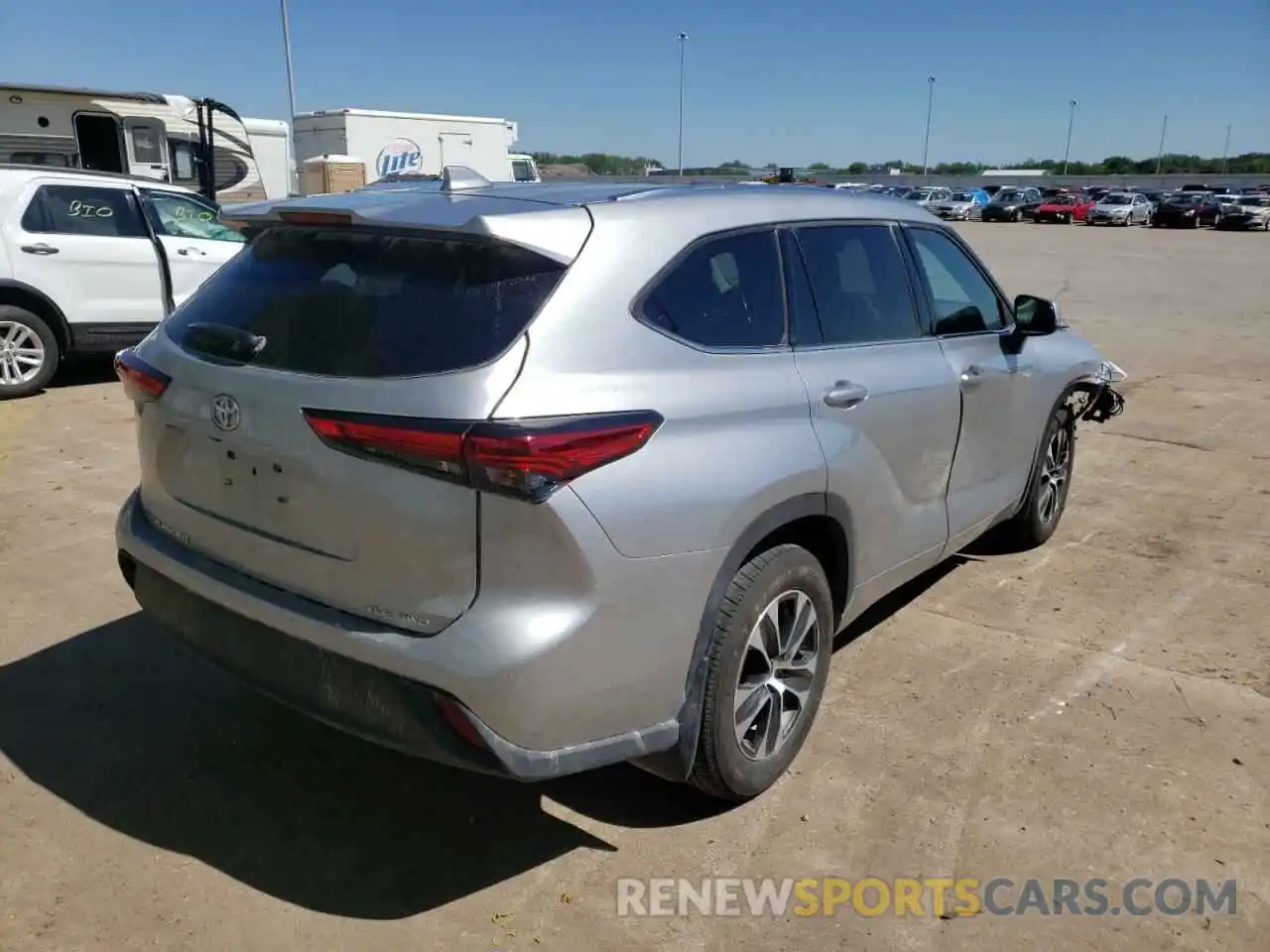 4 Photograph of a damaged car 5TDGZRBH5MS130015 TOYOTA HIGHLANDER 2021