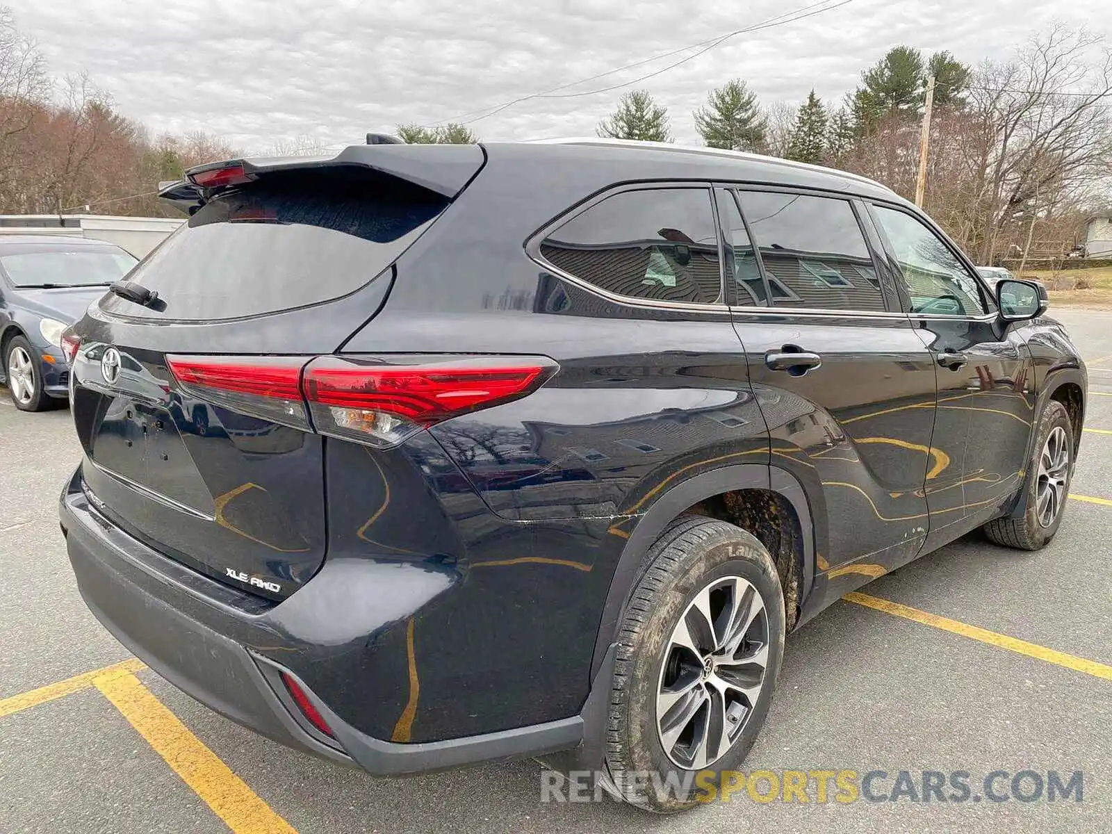 4 Photograph of a damaged car 5TDGZRBH6MS524316 TOYOTA HIGHLANDER 2021