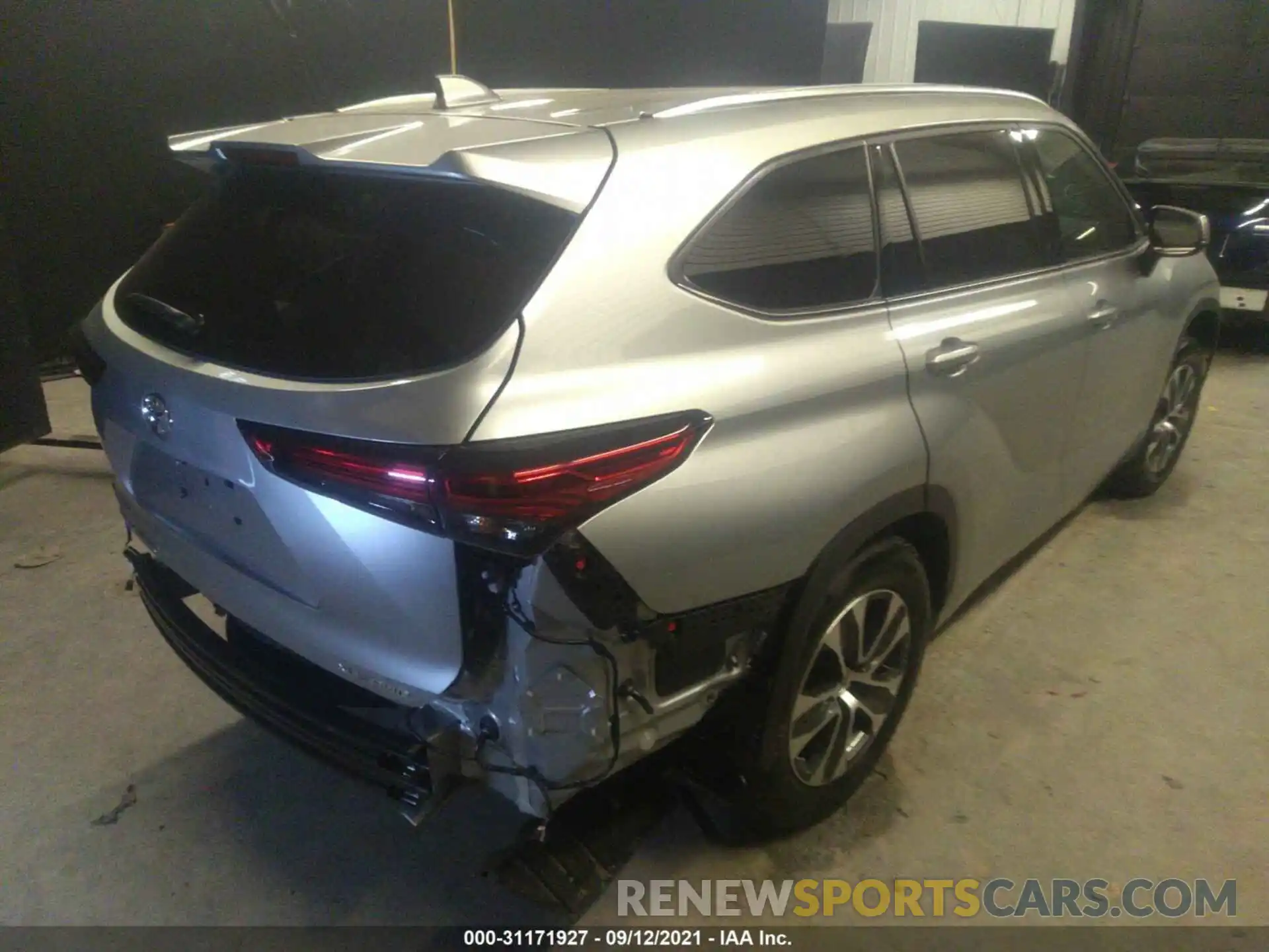 4 Photograph of a damaged car 5TDGZRBH6MS538510 TOYOTA HIGHLANDER 2021