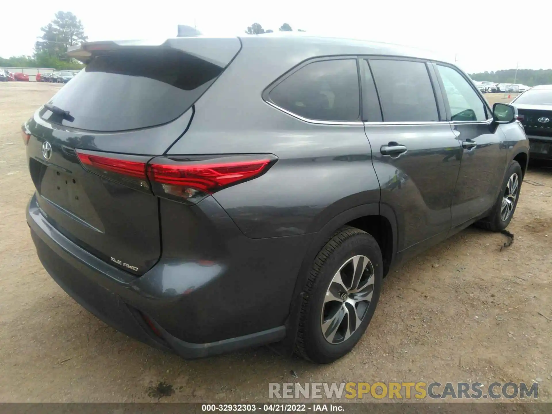 4 Photograph of a damaged car 5TDGZRBH6MS542802 TOYOTA HIGHLANDER 2021