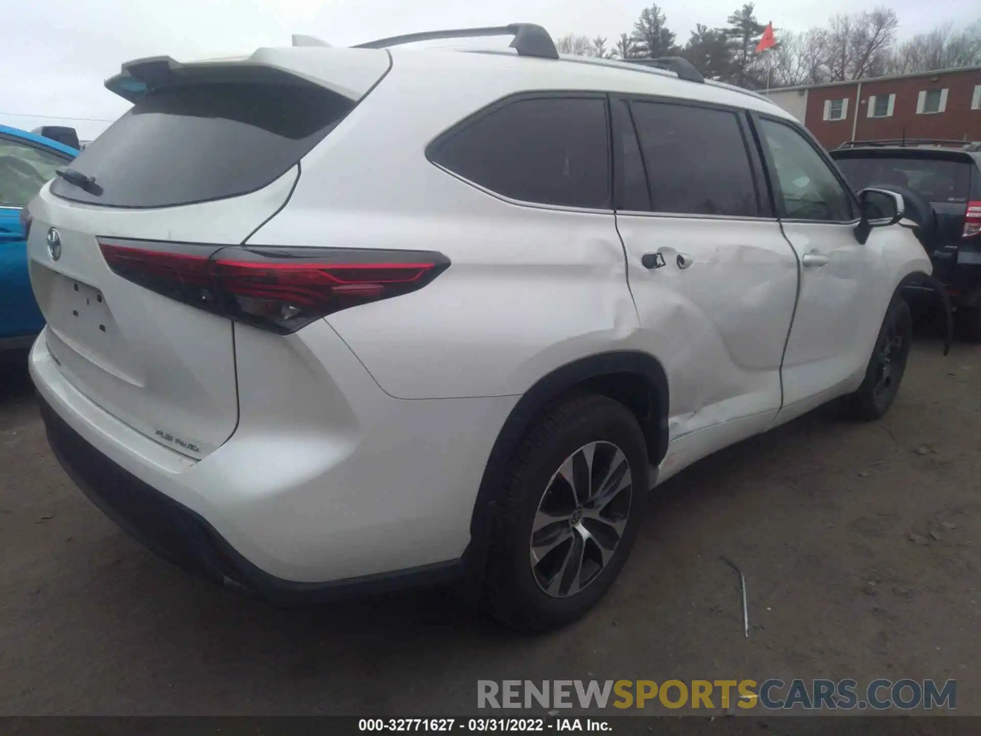 4 Photograph of a damaged car 5TDGZRBH7MS070805 TOYOTA HIGHLANDER 2021