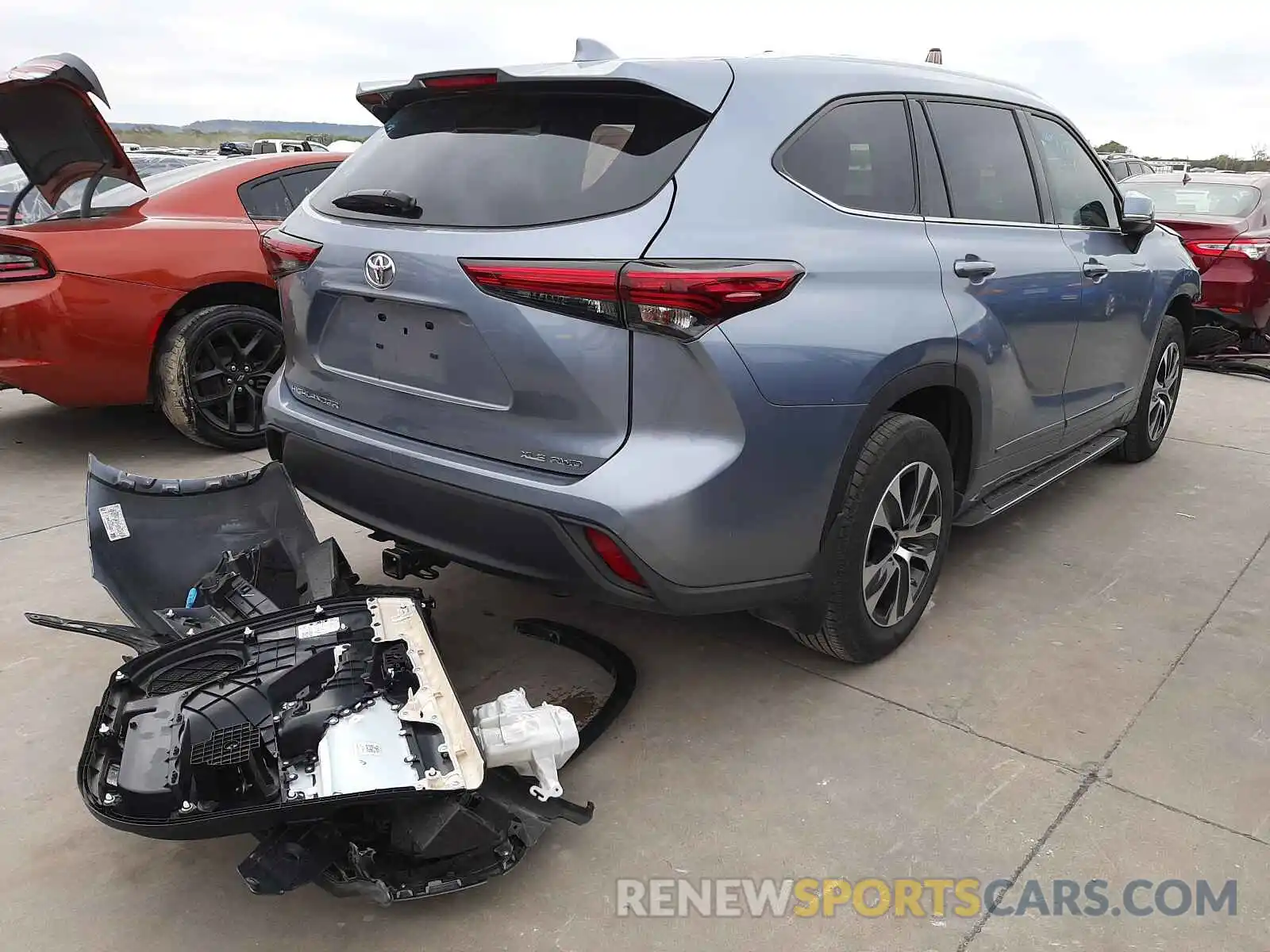 4 Photograph of a damaged car 5TDGZRBH7MS100000 TOYOTA HIGHLANDER 2021