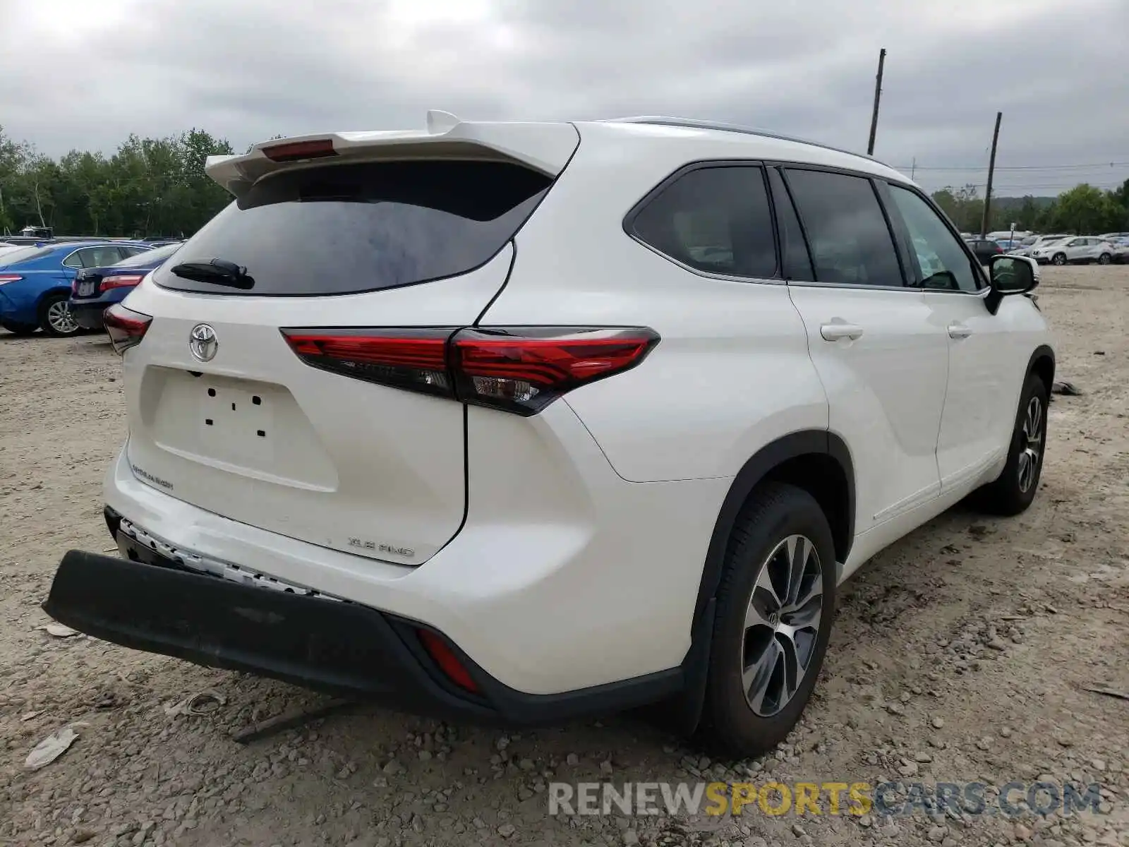 4 Photograph of a damaged car 5TDGZRBH7MS123163 TOYOTA HIGHLANDER 2021