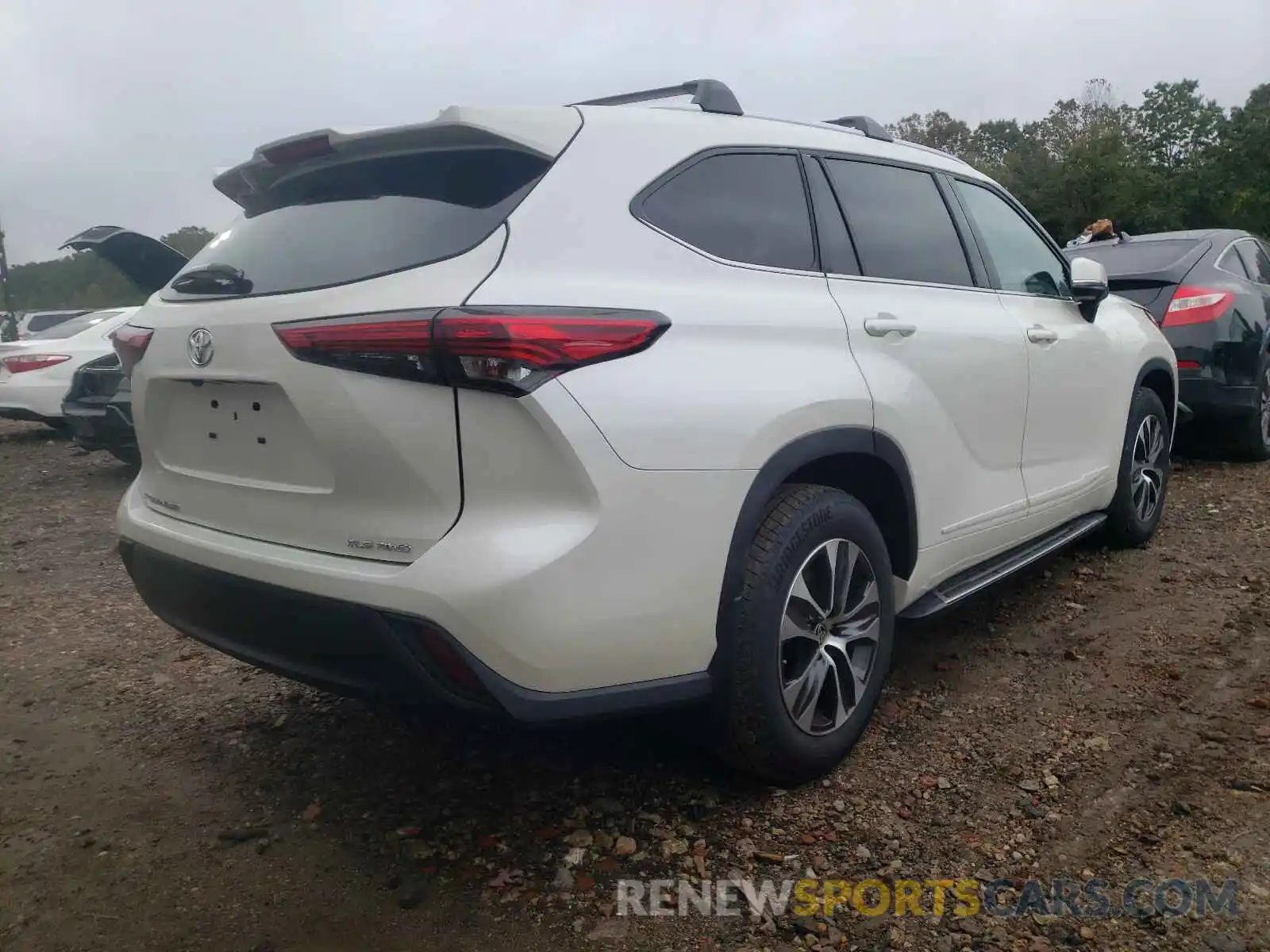 4 Photograph of a damaged car 5TDGZRBH7MS124667 TOYOTA HIGHLANDER 2021