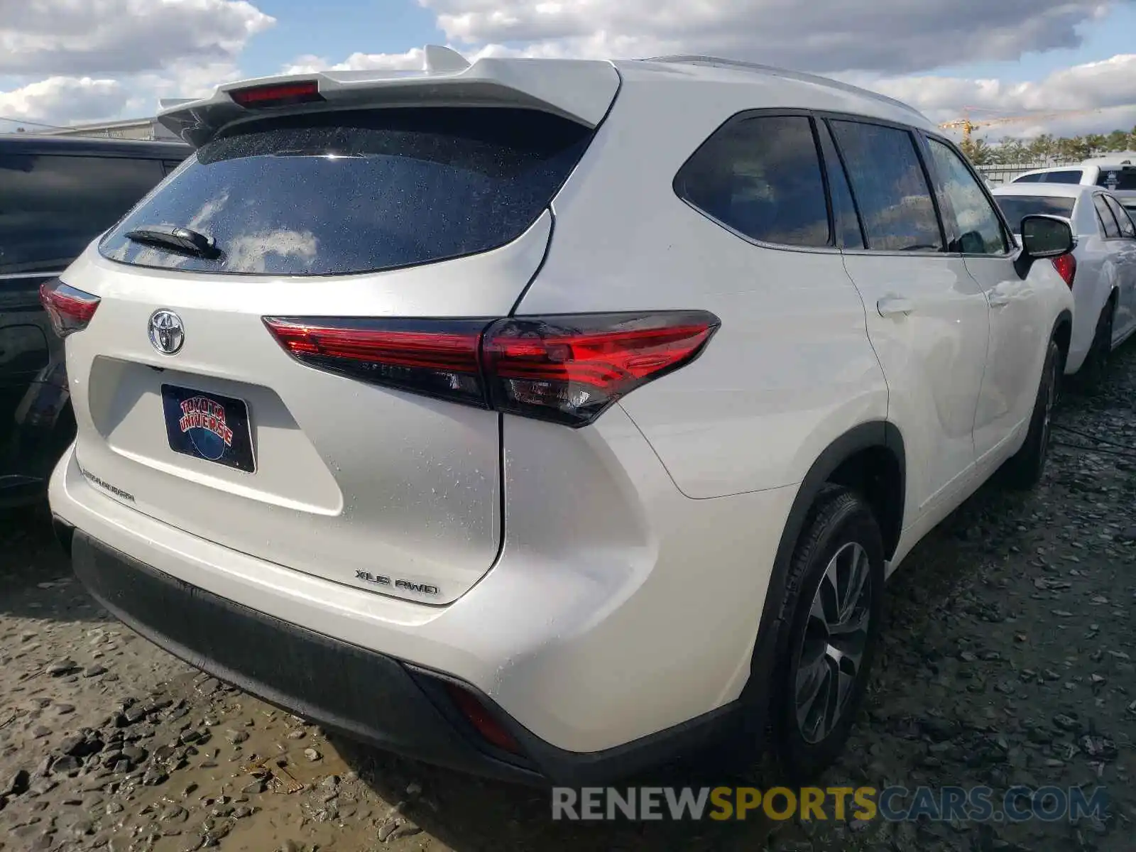 4 Photograph of a damaged car 5TDGZRBH7MS541027 TOYOTA HIGHLANDER 2021