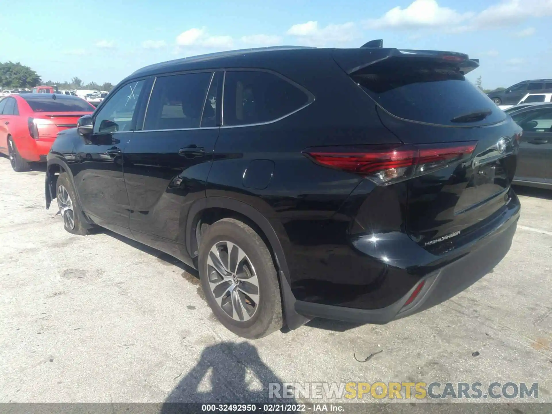 3 Photograph of a damaged car 5TDGZRBH8MS067959 TOYOTA HIGHLANDER 2021