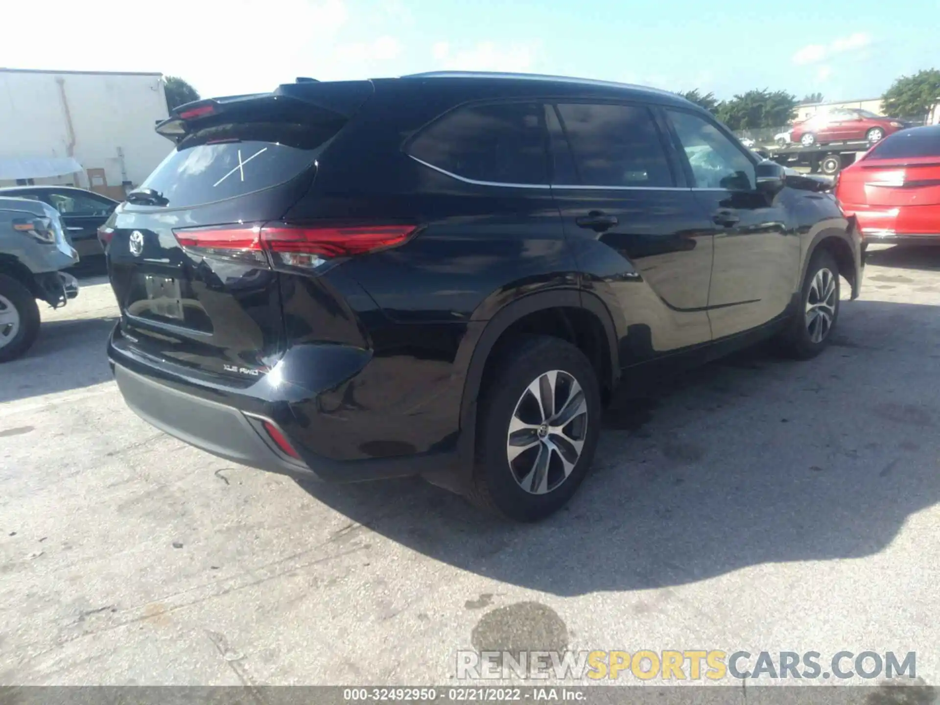 4 Photograph of a damaged car 5TDGZRBH8MS067959 TOYOTA HIGHLANDER 2021