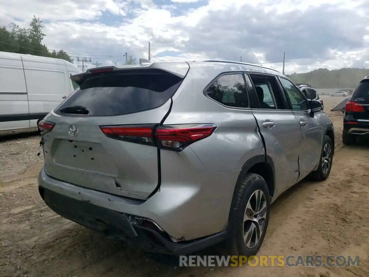 4 Photograph of a damaged car 5TDGZRBH8MS071266 TOYOTA HIGHLANDER 2021