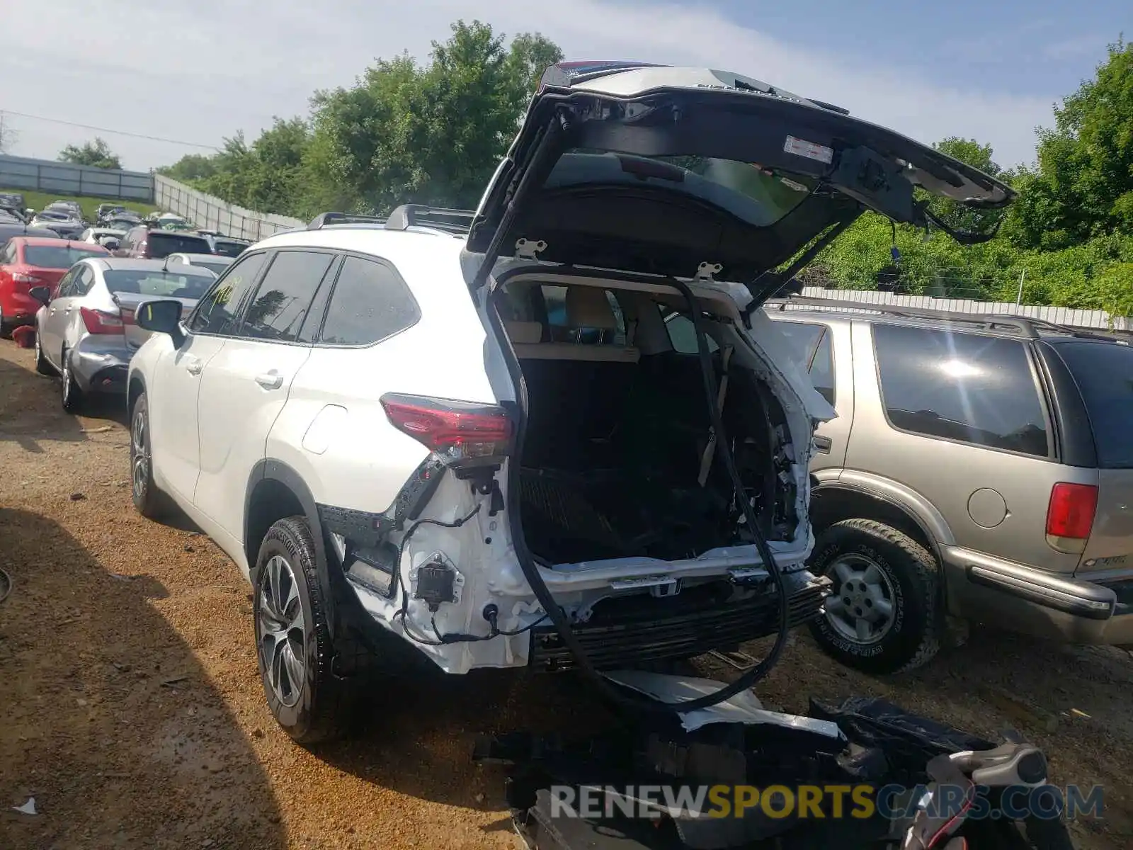 3 Photograph of a damaged car 5TDGZRBH8MS080145 TOYOTA HIGHLANDER 2021