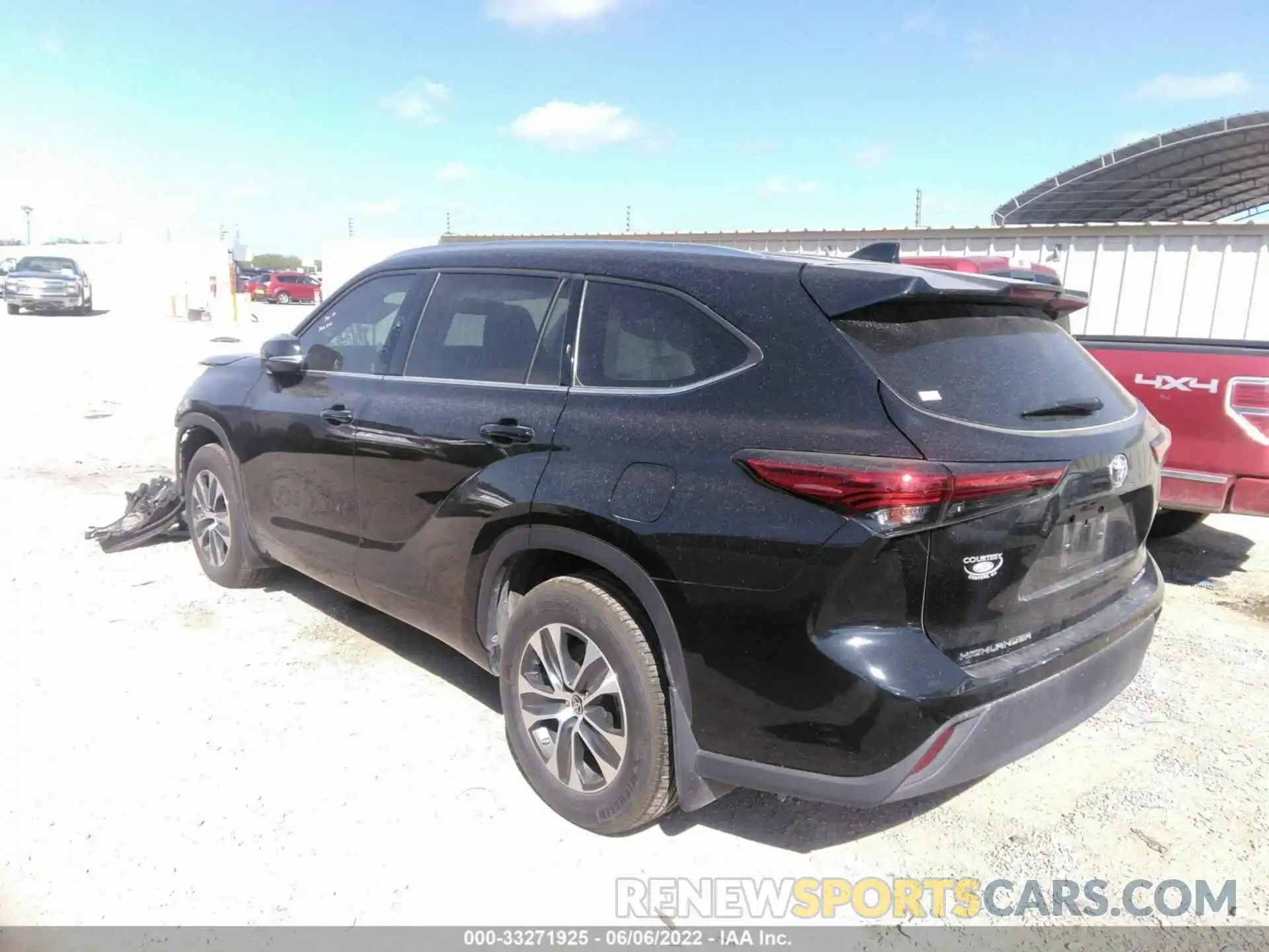 3 Photograph of a damaged car 5TDGZRBH8MS121244 TOYOTA HIGHLANDER 2021