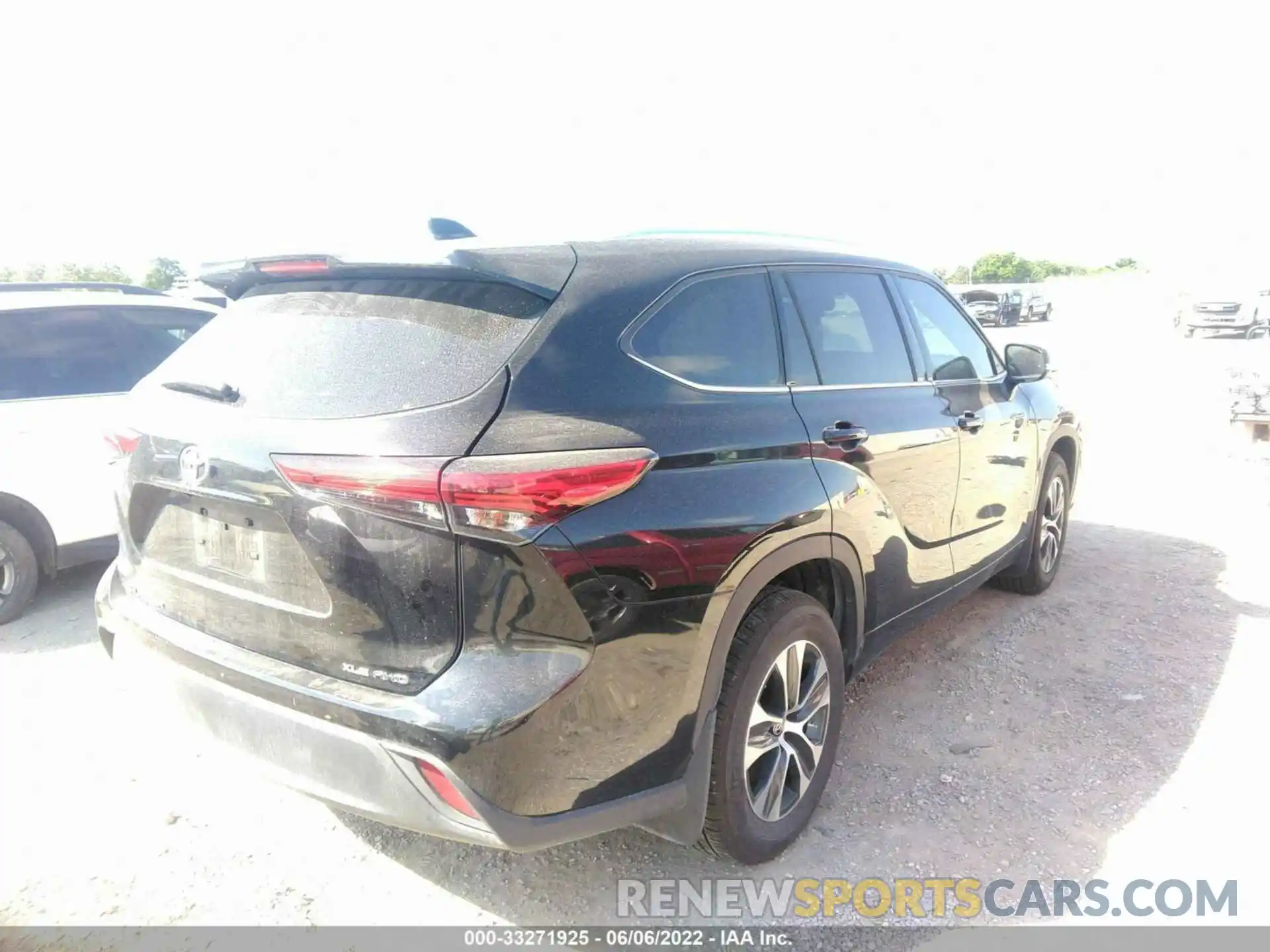 4 Photograph of a damaged car 5TDGZRBH8MS121244 TOYOTA HIGHLANDER 2021