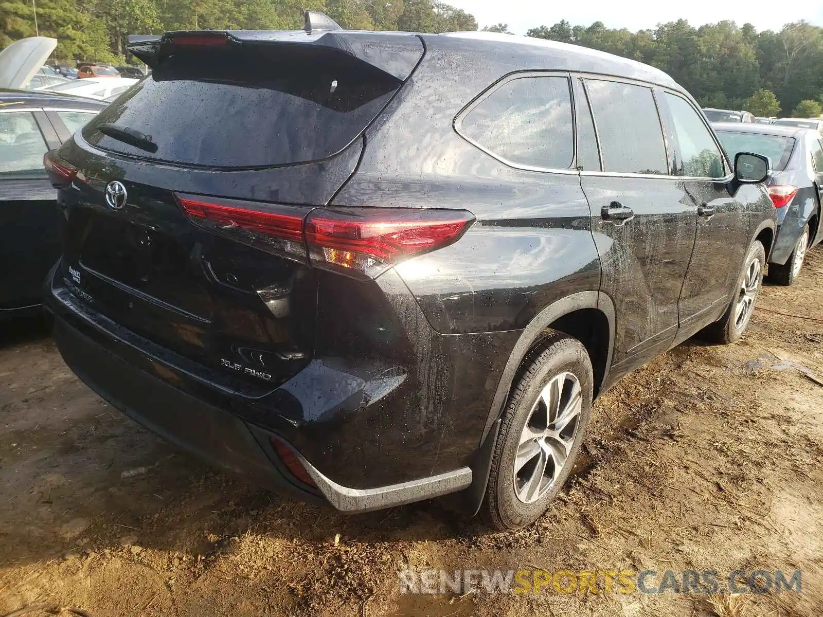 4 Photograph of a damaged car 5TDGZRBH8MS131658 TOYOTA HIGHLANDER 2021