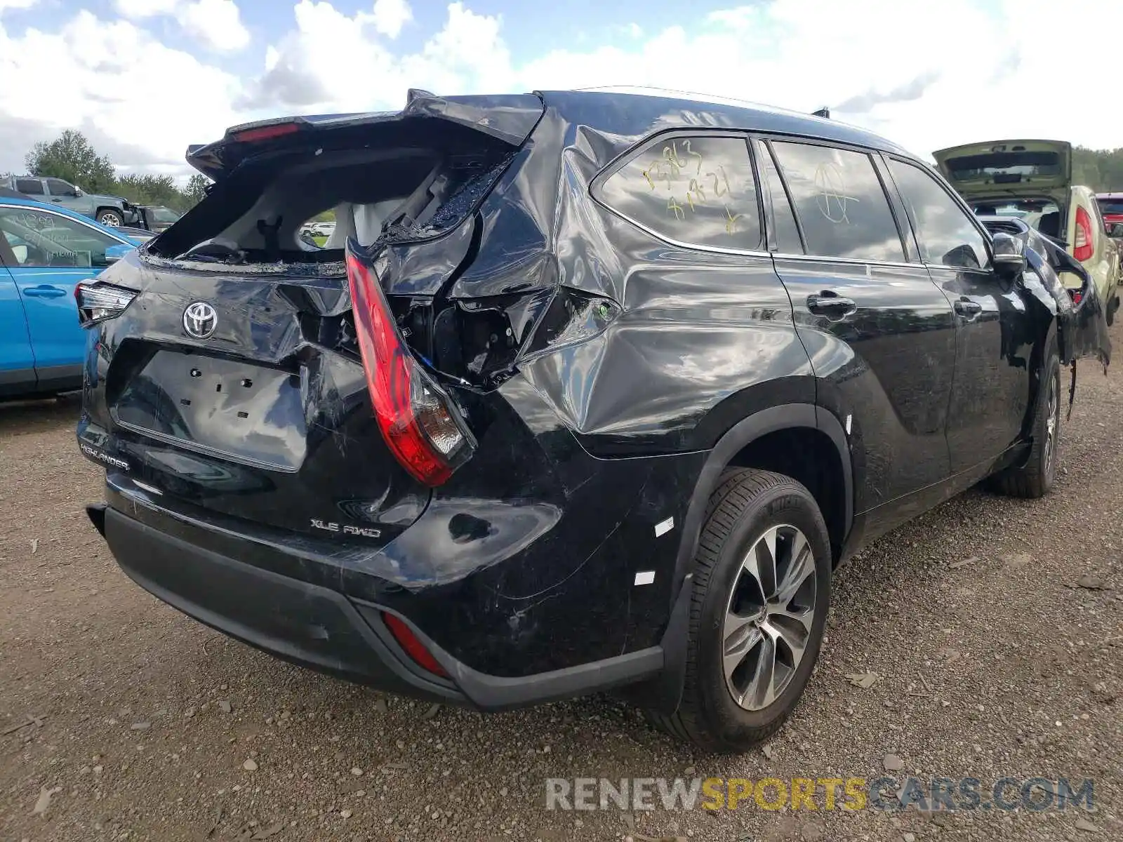 4 Photograph of a damaged car 5TDGZRBH8MS137881 TOYOTA HIGHLANDER 2021