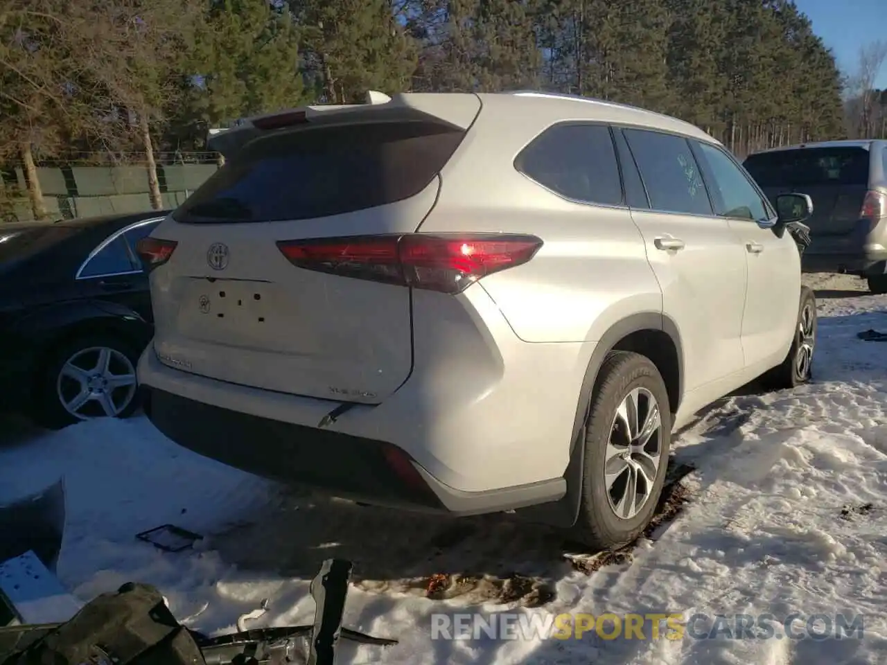 4 Photograph of a damaged car 5TDGZRBH8MS541490 TOYOTA HIGHLANDER 2021