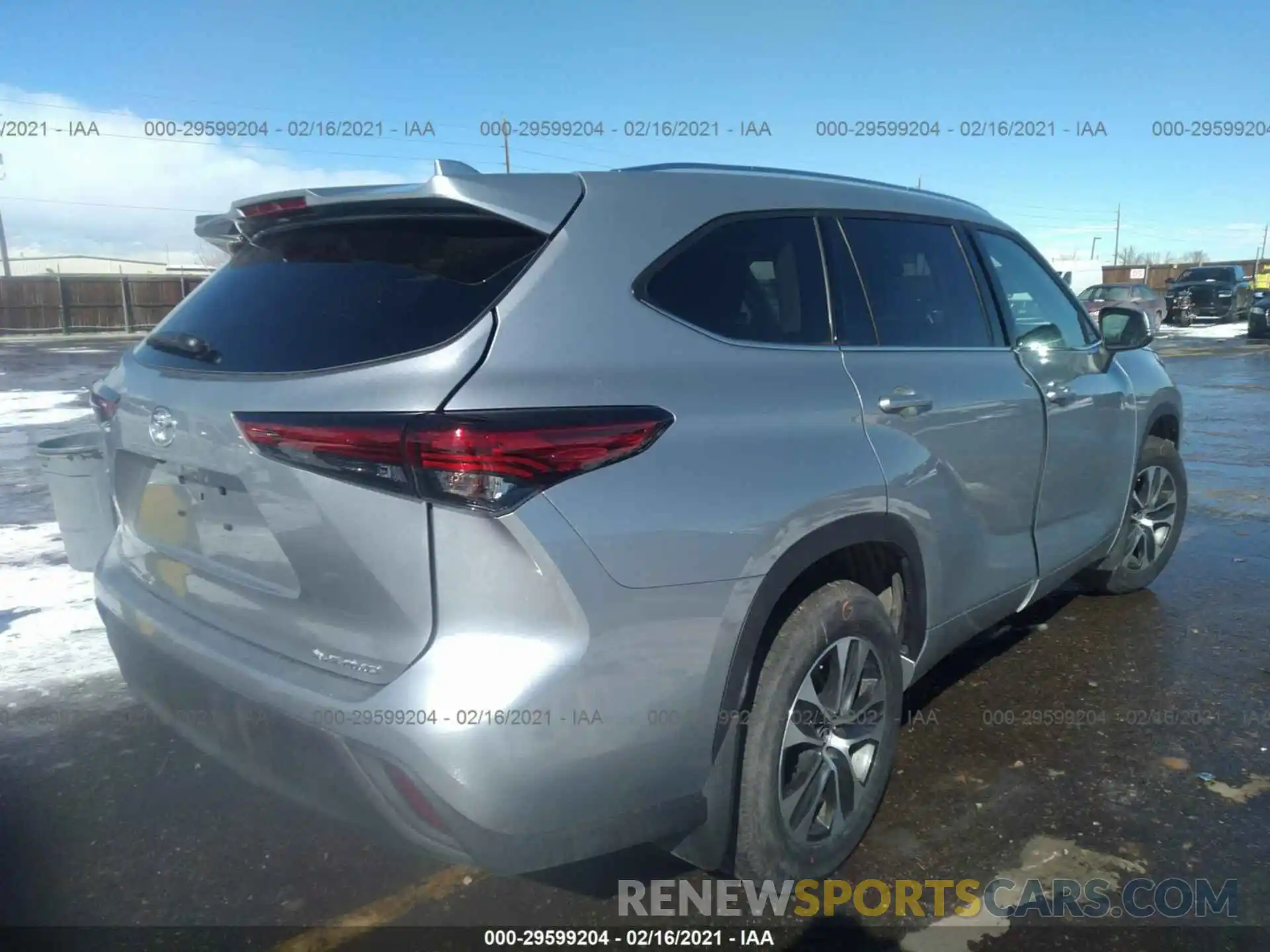 4 Photograph of a damaged car 5TDGZRBH9MS073107 TOYOTA HIGHLANDER 2021