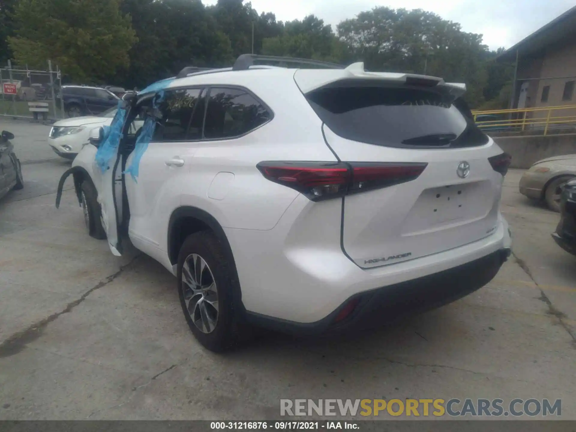 3 Photograph of a damaged car 5TDGZRBH9MS105442 TOYOTA HIGHLANDER 2021