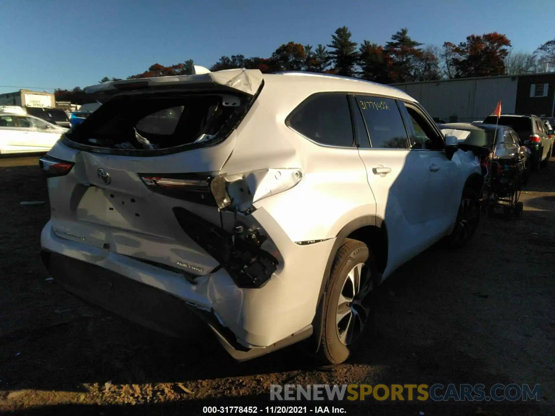 4 Photograph of a damaged car 5TDGZRBH9MS127277 TOYOTA HIGHLANDER 2021