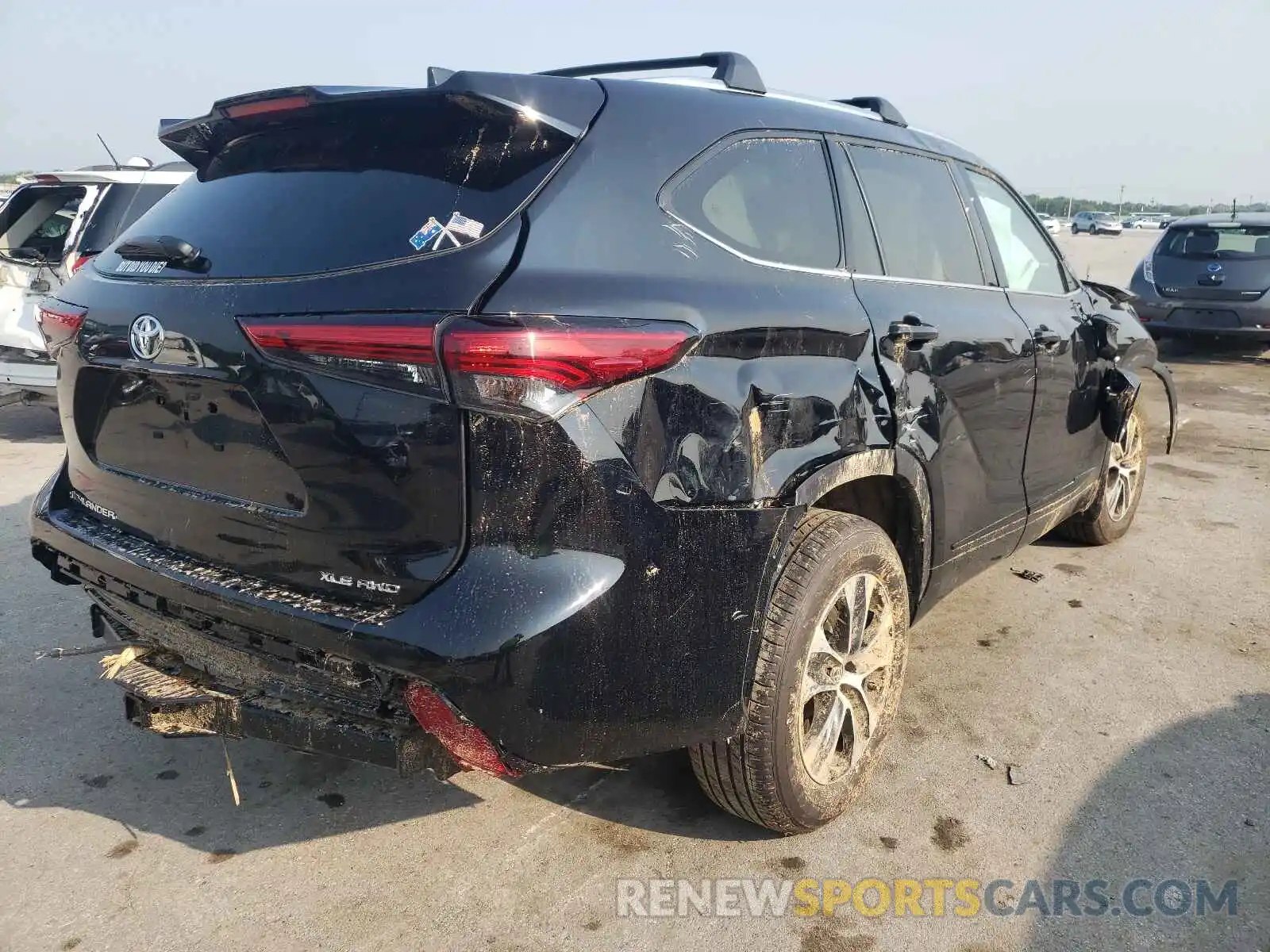 4 Photograph of a damaged car 5TDGZRBH9MS549839 TOYOTA HIGHLANDER 2021