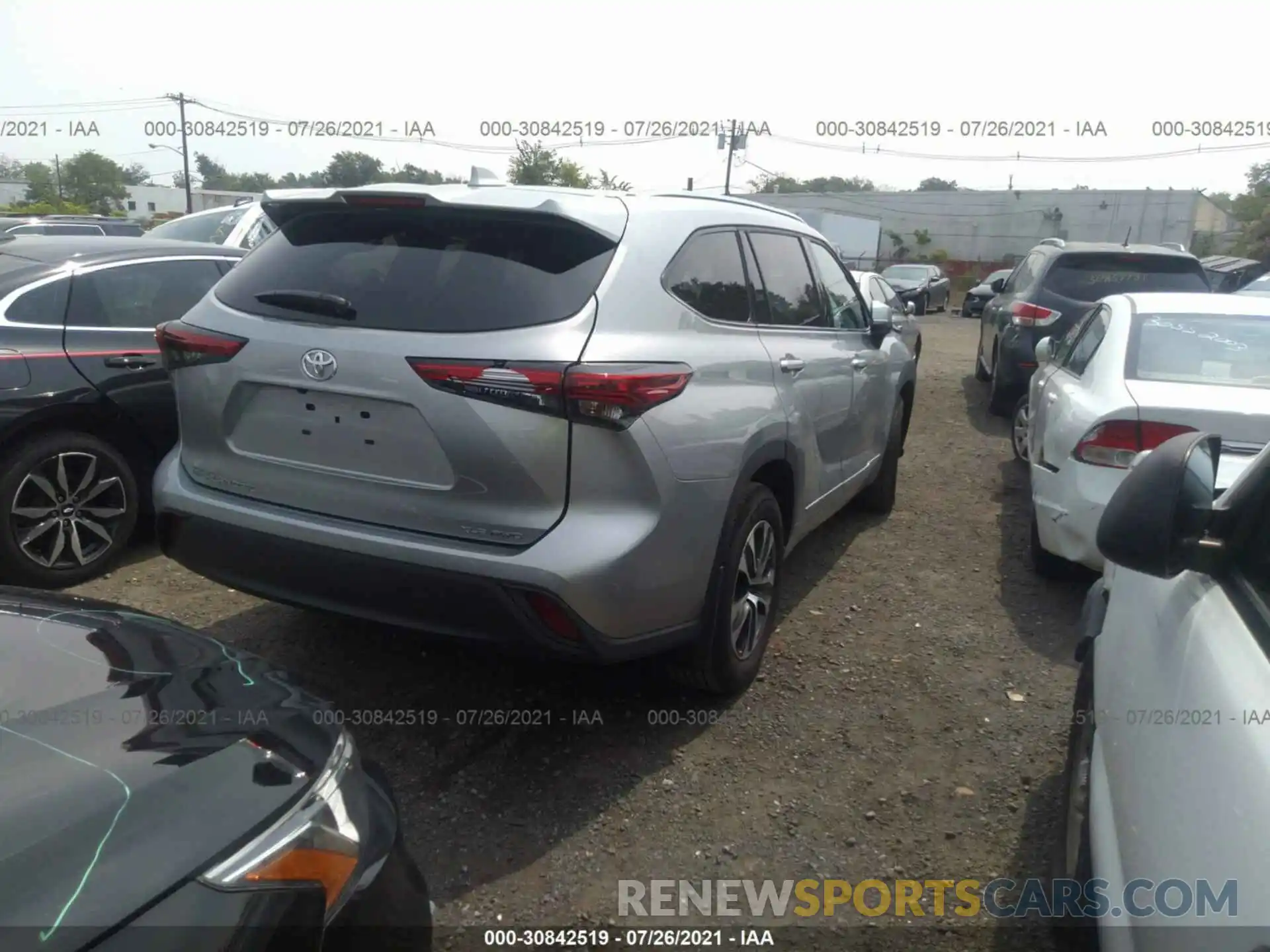 4 Photograph of a damaged car 5TDGZRBHXMS069504 TOYOTA HIGHLANDER 2021