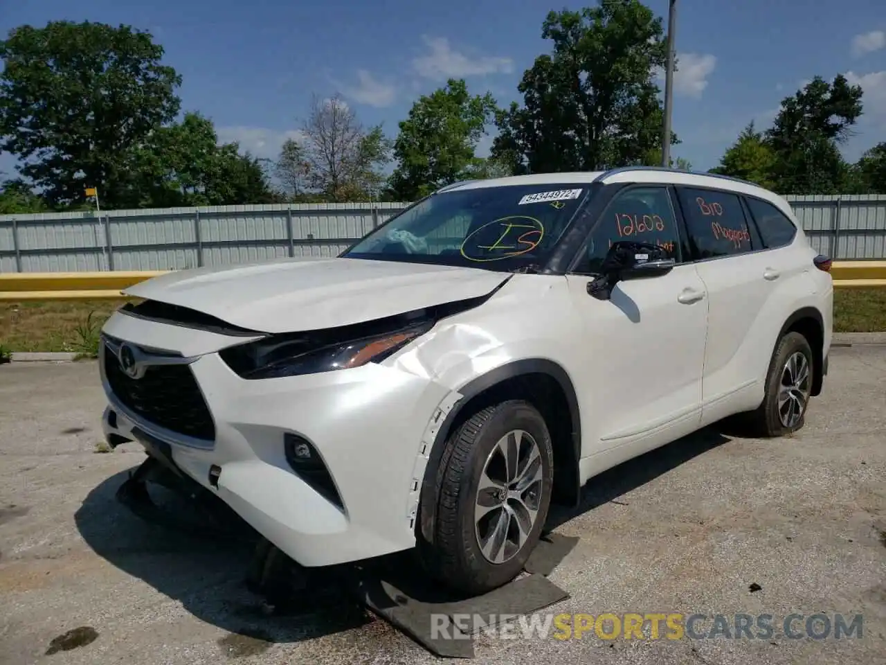 2 Photograph of a damaged car 5TDGZRBHXMS126218 TOYOTA HIGHLANDER 2021