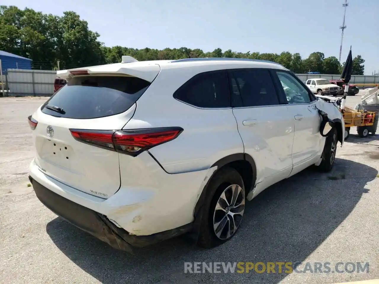 4 Photograph of a damaged car 5TDGZRBHXMS126218 TOYOTA HIGHLANDER 2021