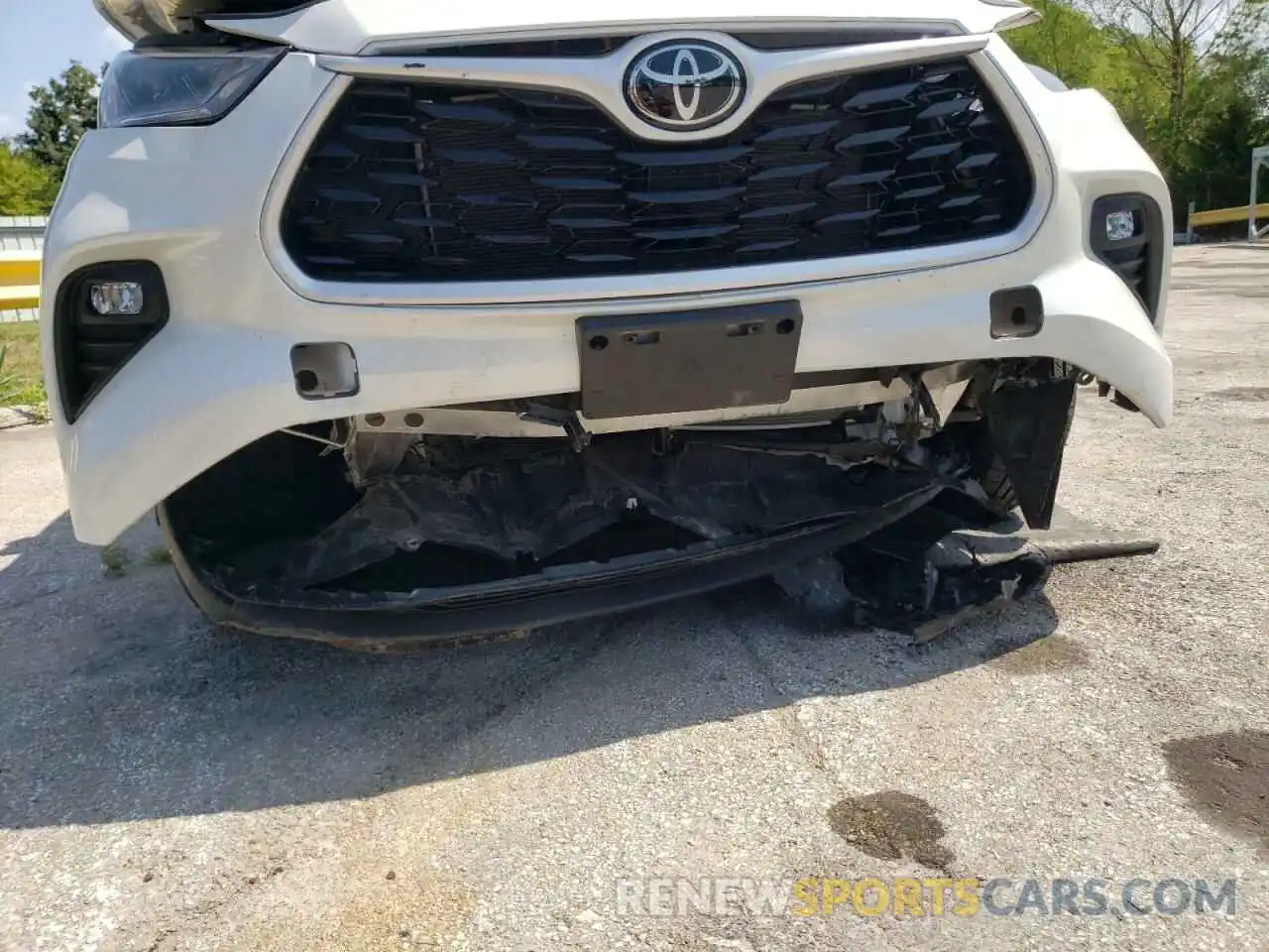 9 Photograph of a damaged car 5TDGZRBHXMS126218 TOYOTA HIGHLANDER 2021