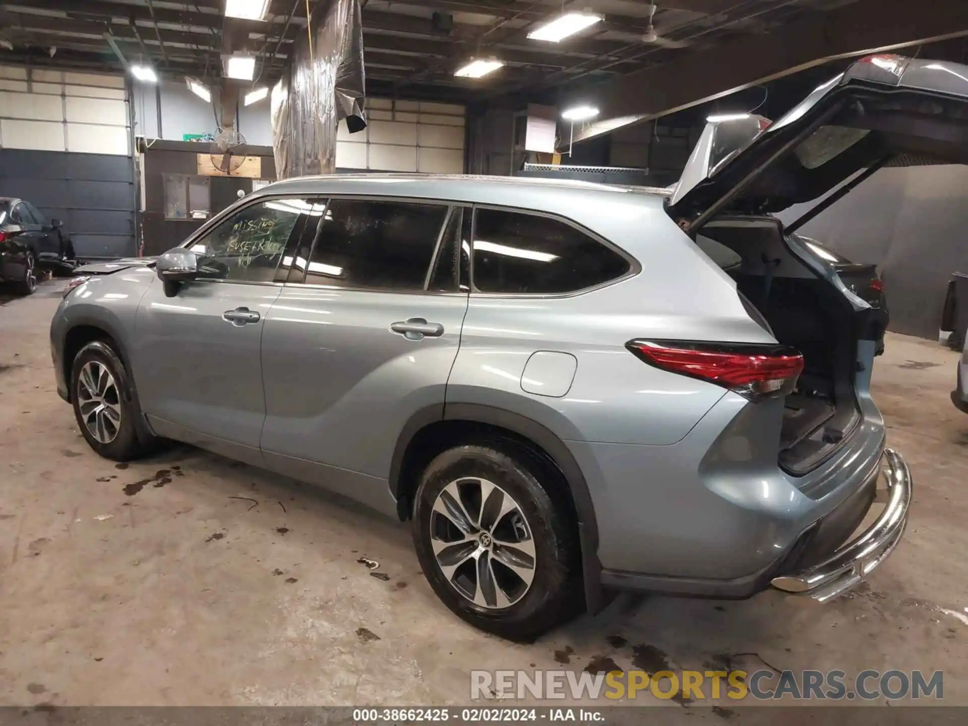 3 Photograph of a damaged car 5TDGZRBHXMS133038 TOYOTA HIGHLANDER 2021