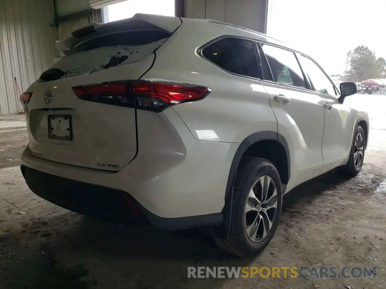 4 Photograph of a damaged car 5TDGZRBHXMS135470 TOYOTA HIGHLANDER 2021