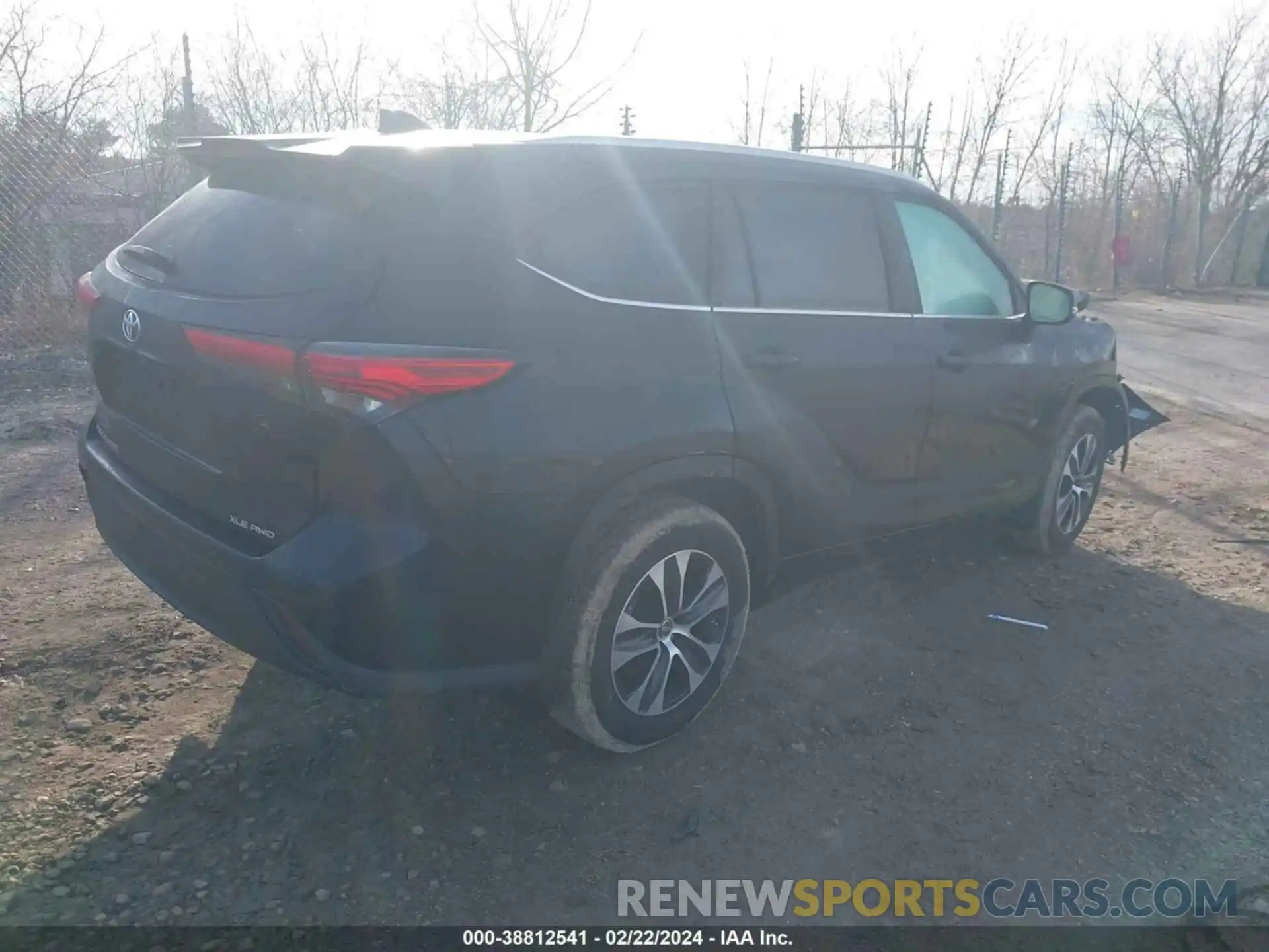 4 Photograph of a damaged car 5TDGZRBHXMS141043 TOYOTA HIGHLANDER 2021