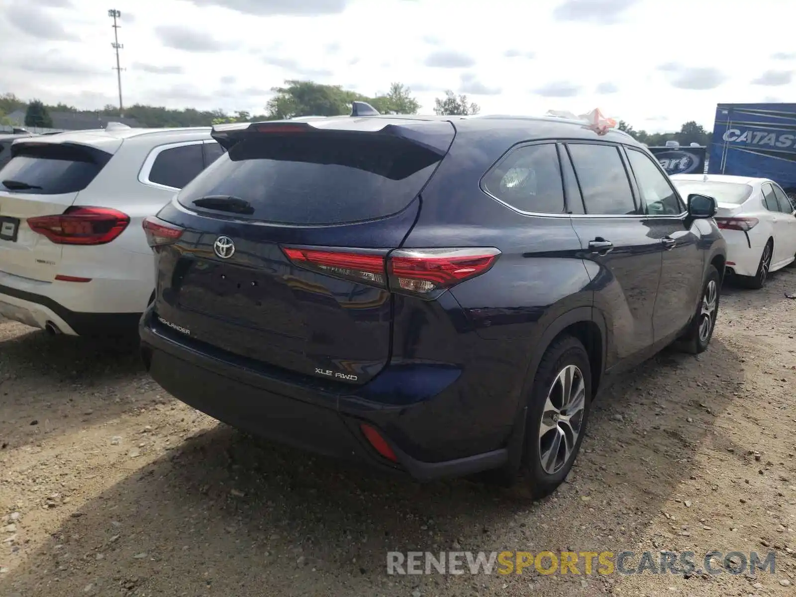 4 Photograph of a damaged car 5TDGZRBHXMS524545 TOYOTA HIGHLANDER 2021