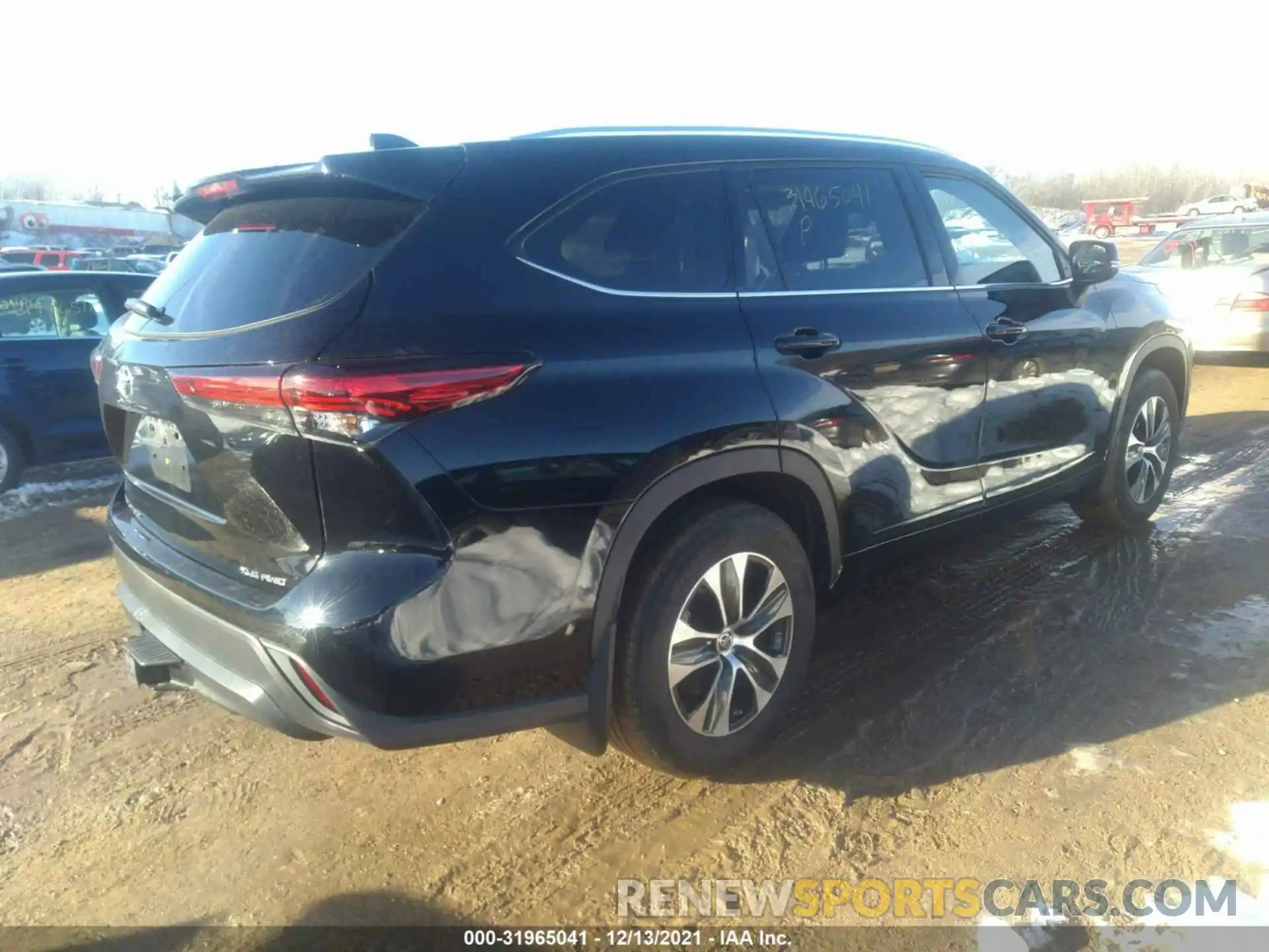 4 Photograph of a damaged car 5TDGZRBHXMS533603 TOYOTA HIGHLANDER 2021