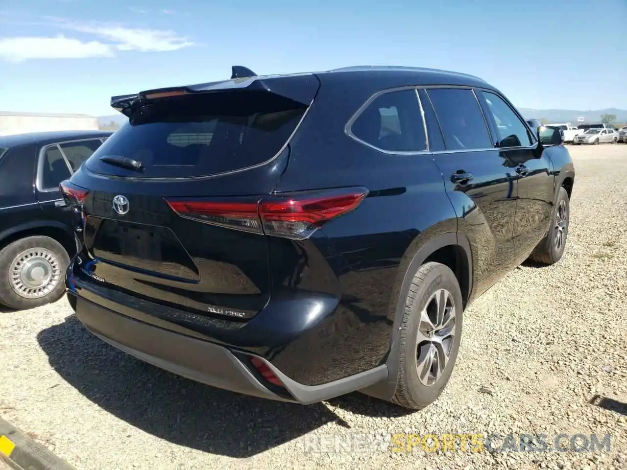 4 Photograph of a damaged car 5TDGZRBHXMS543371 TOYOTA HIGHLANDER 2021