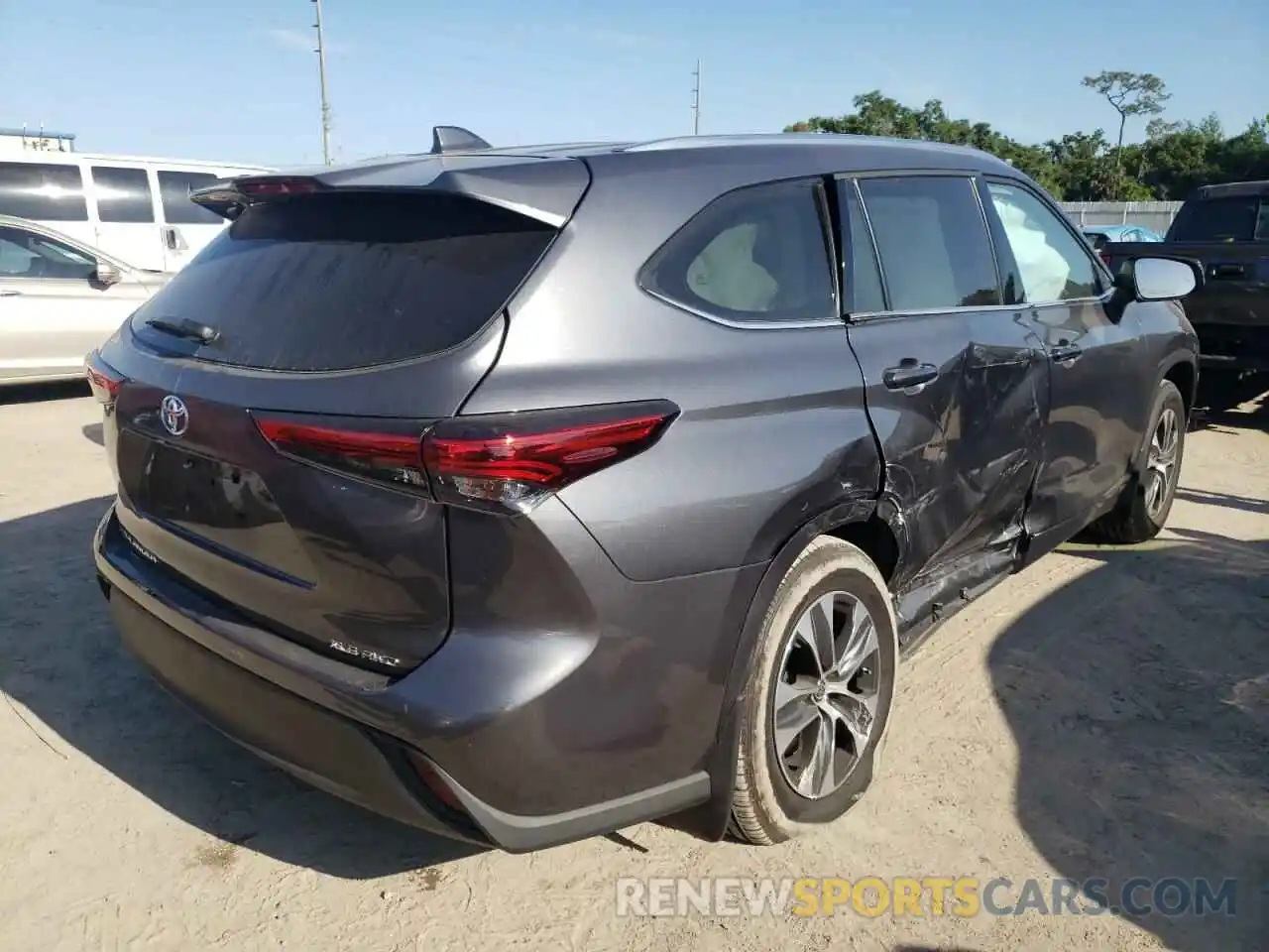 4 Photograph of a damaged car 5TDGZRBHXMS557397 TOYOTA HIGHLANDER 2021