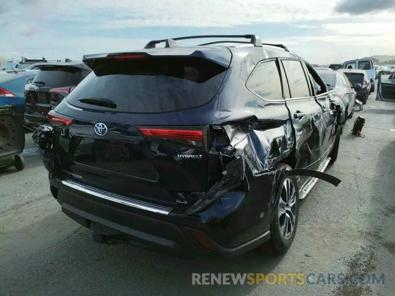 4 Photograph of a damaged car 5TDHARAH1MS504049 TOYOTA HIGHLANDER 2021